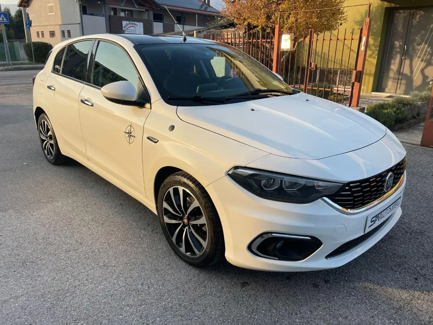 Fiat Tipo 1.3 Mjt S&S 5 porte Lounge Weiß - 1