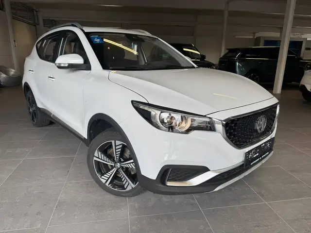MG ZS LUXURY UITVOERING * PANO DAK * CAMERA *