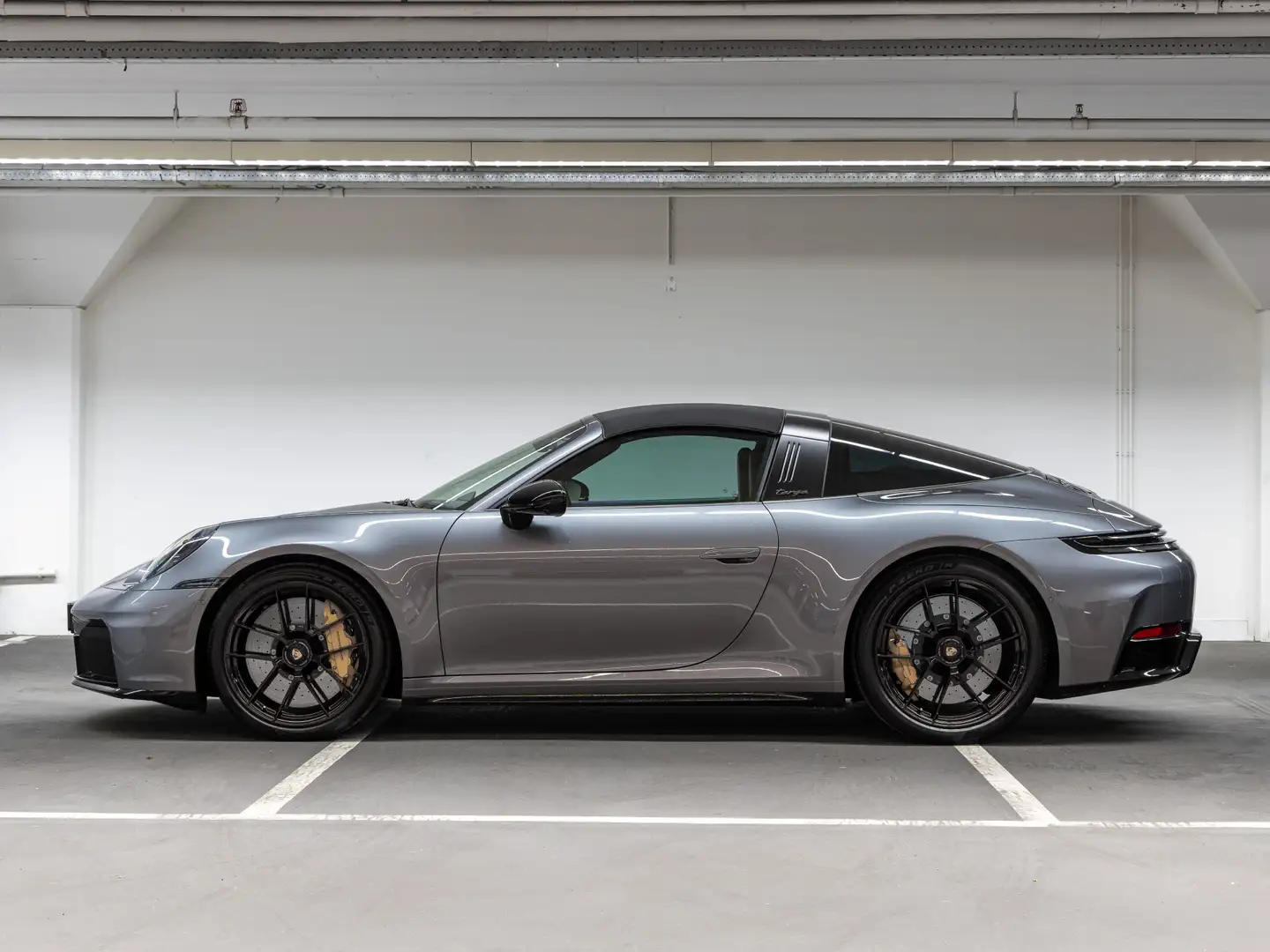 Porsche 992 Targa 4 GTS Gris - 2
