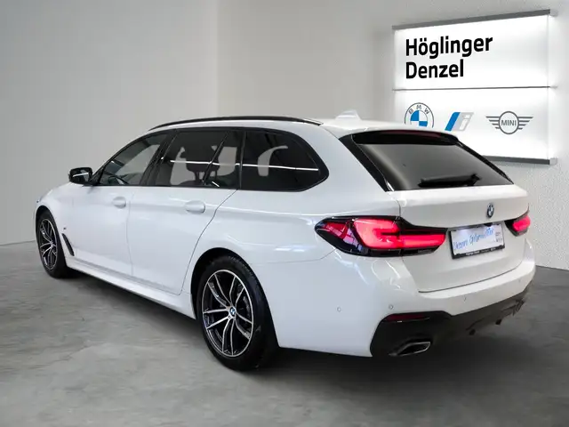 BMW 5 Series view 10