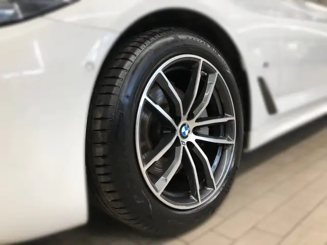 BMW 5 Series view 3