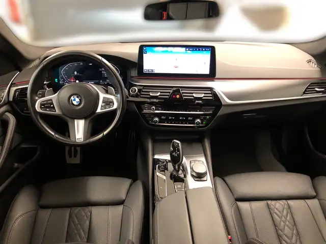 BMW 5 Series view 9