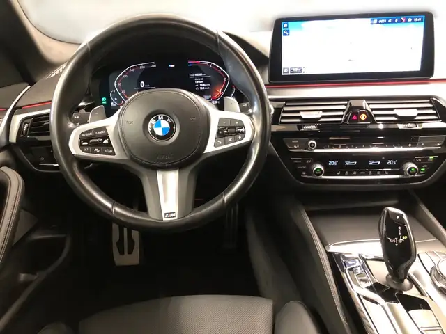 BMW 5 Series view 8