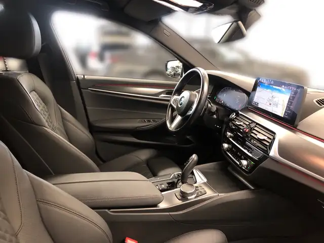BMW 5 Series view 12