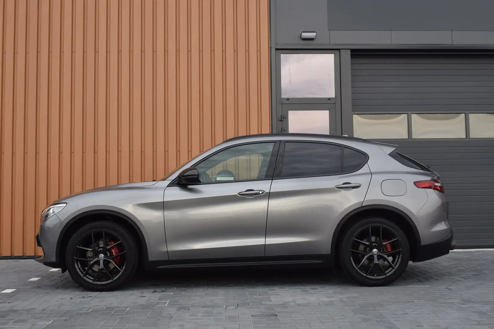 Alfa Romeo Stelvio 2.0 T 200pk AWD Sprint Grijs - 2
