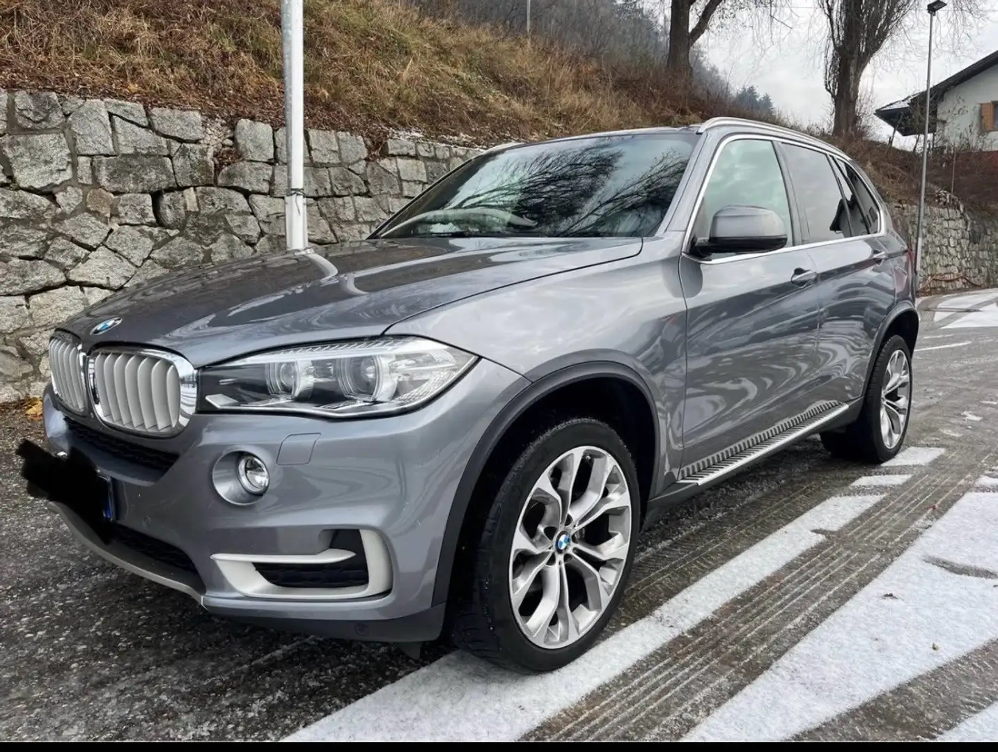 BMW X5 xDrive30d Sport-Aut. Grigio - 1