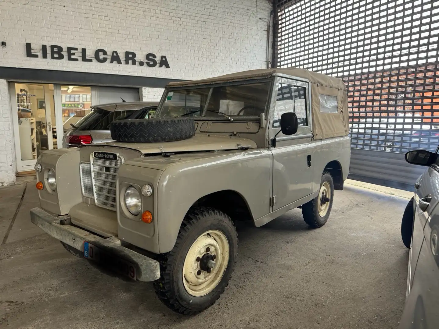 Land Rover Defender 88 TRES BELLE VOITURE NOUVELLE CARROSSERIE + BACHE Bej - 1