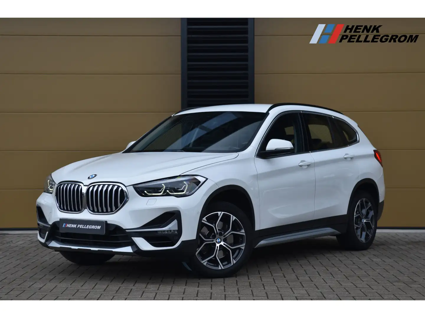 BMW X1 sDrive20i Executive * Trekhaak * Face Lift model Weiß - 1