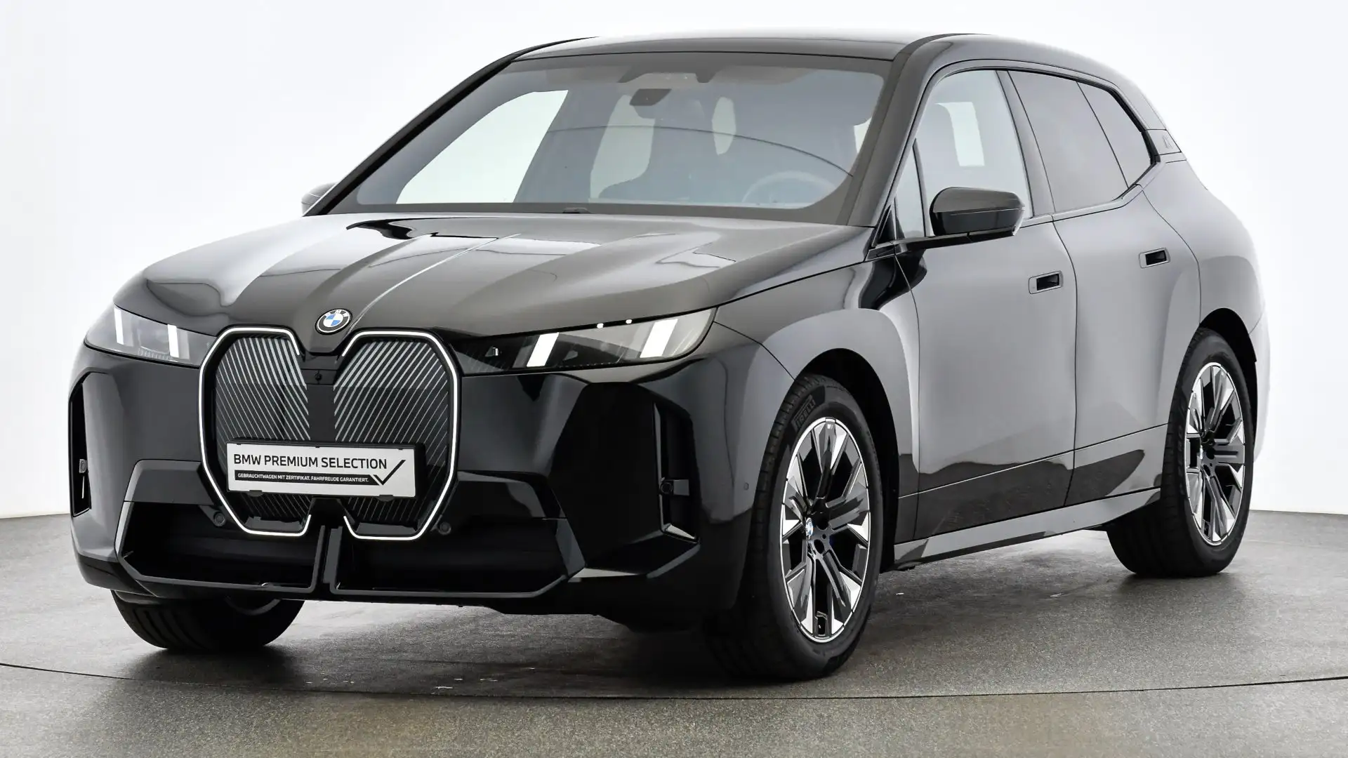 BMW iX xDrive45 Schwarz - 2