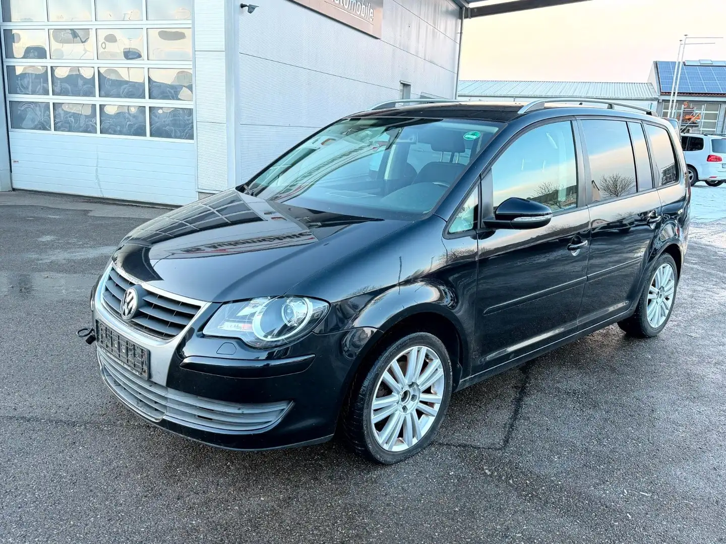 Volkswagen Touran 1.4 TSI Freestyle Xenon_Navi_AHK_Steuerke Schwarz - 1