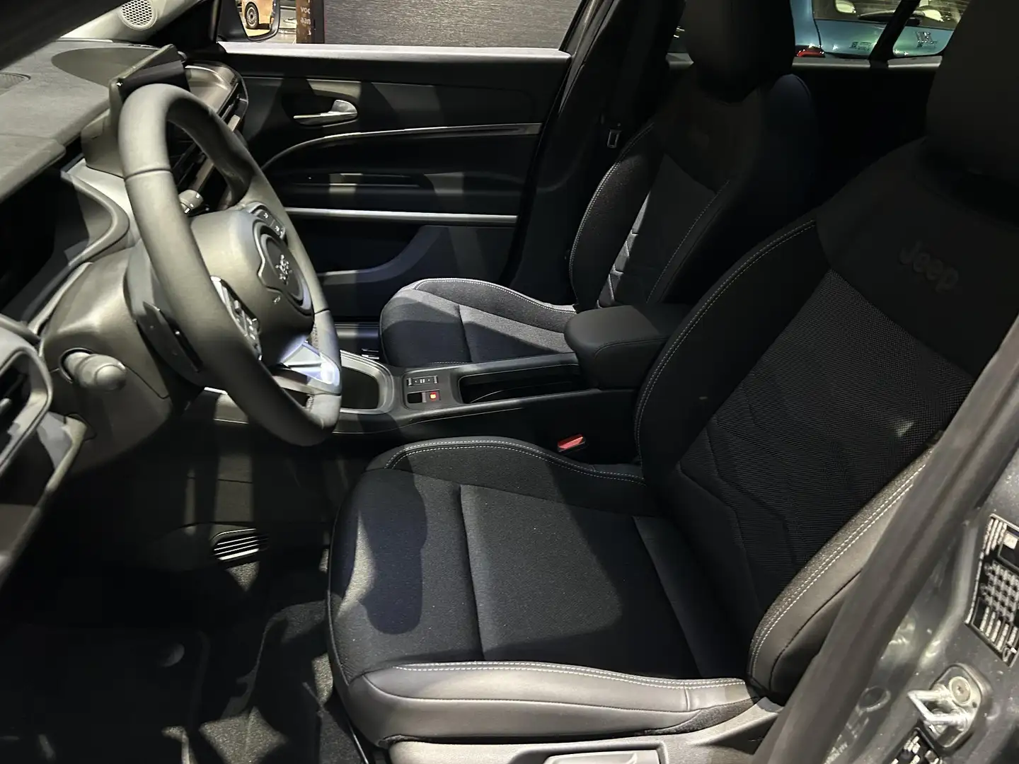 Jeep Avenger 1.2 e-Hybrid Summit Voorraadvoordel € 6.000,- Gris - 2