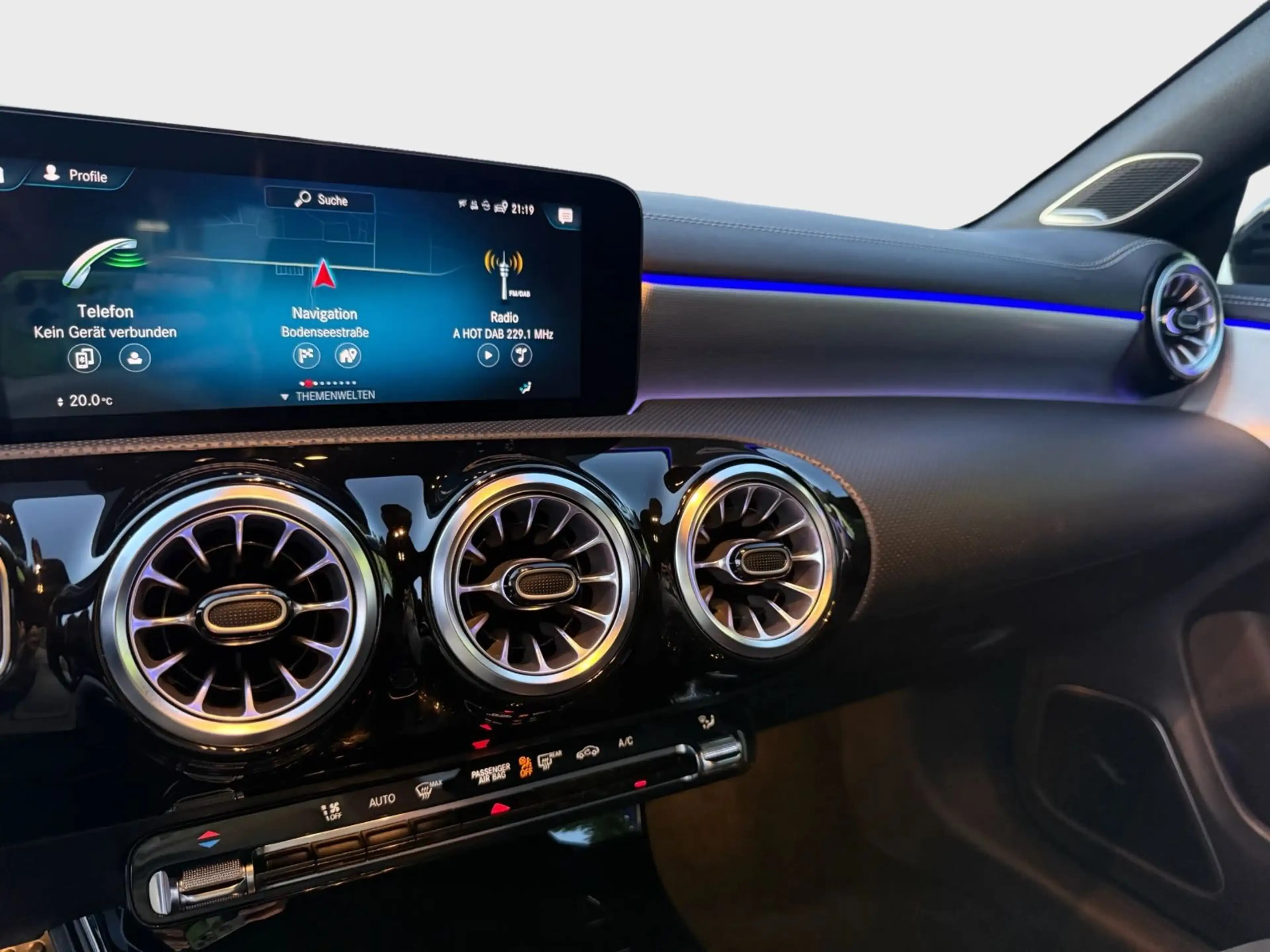 Mercedes-Benz CLA 180 AMG black Edition — photo 16