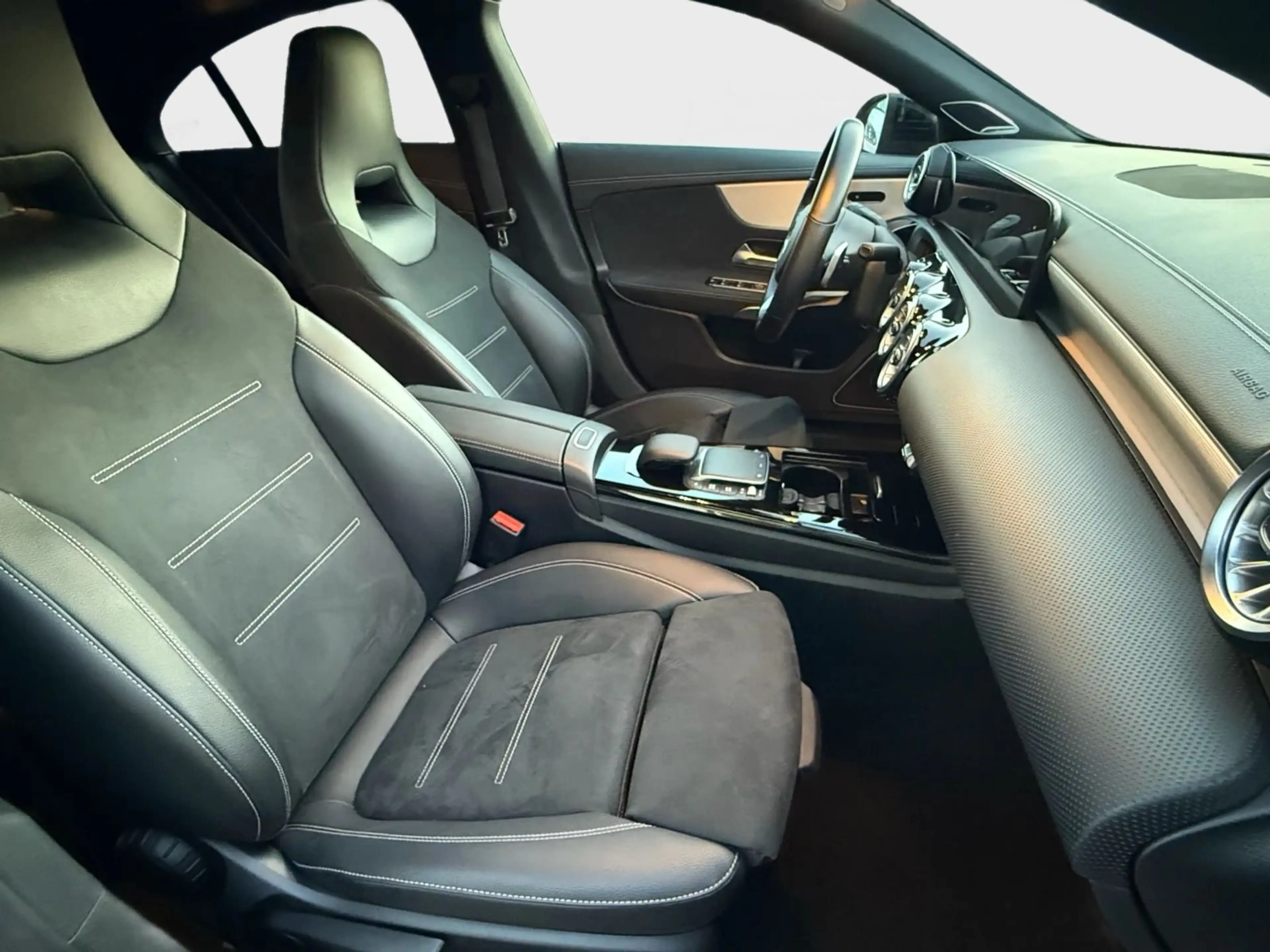 Mercedes-Benz CLA 180 AMG black Edition — photo 12