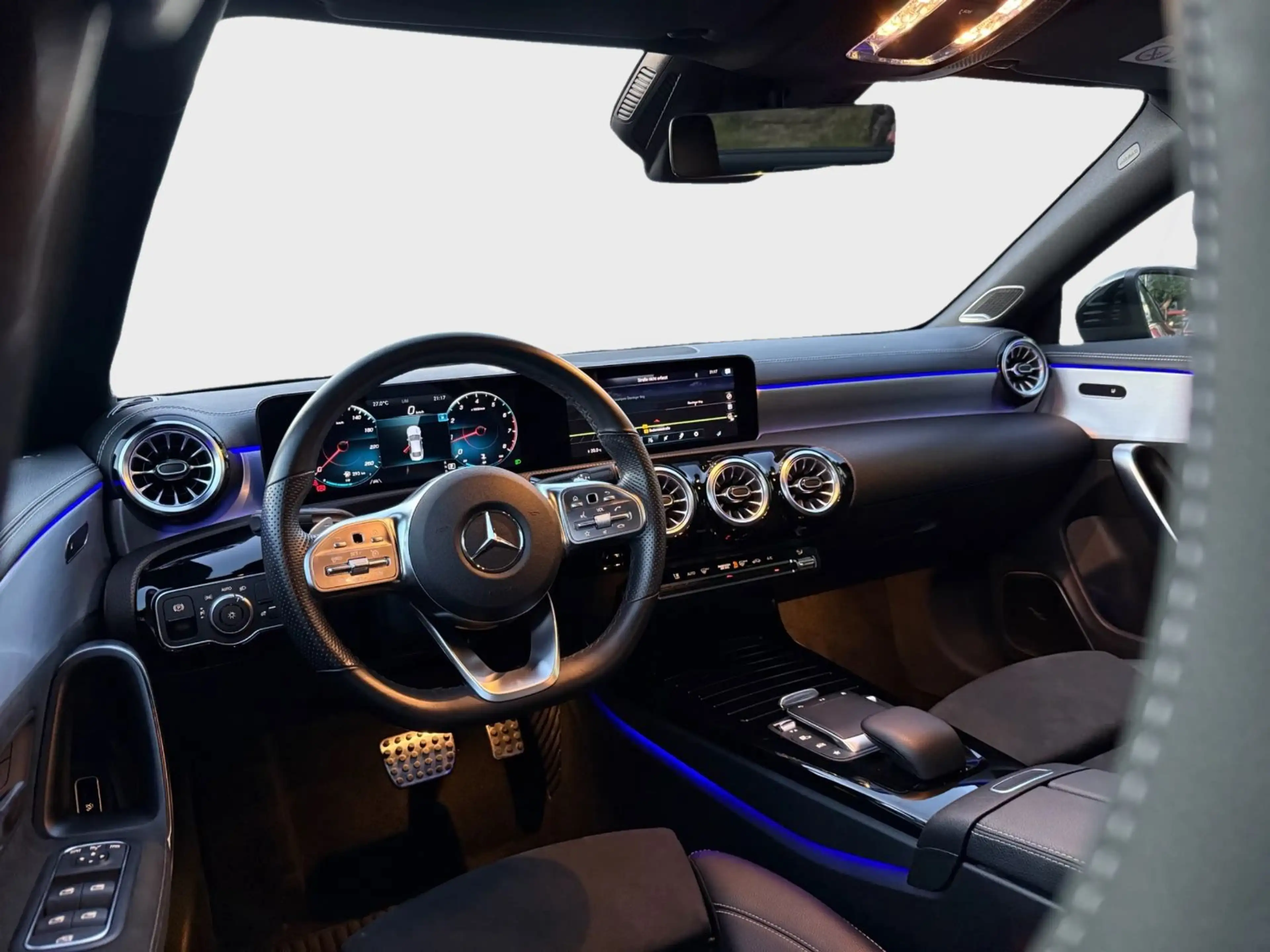 Mercedes-Benz CLA 180 AMG black Edition — photo 11