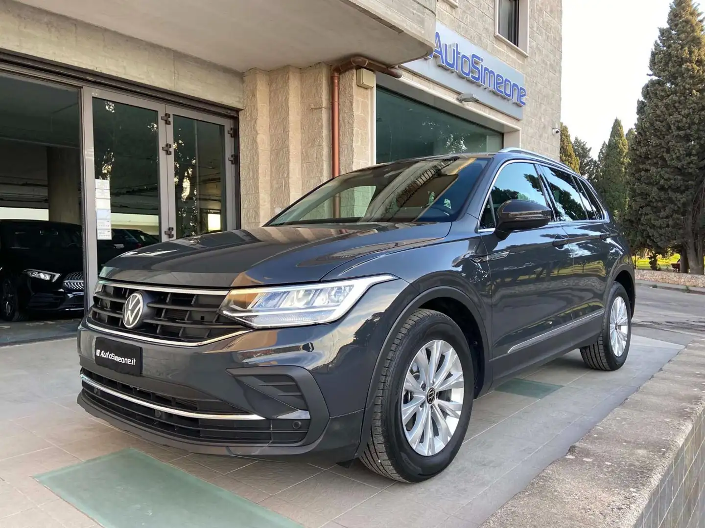 Volkswagen Tiguan 2.0 TDI 150 CV SCR DSG Life Grigio - 1