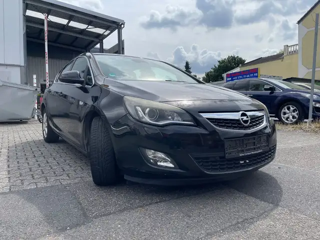 Opel Astra view 2
