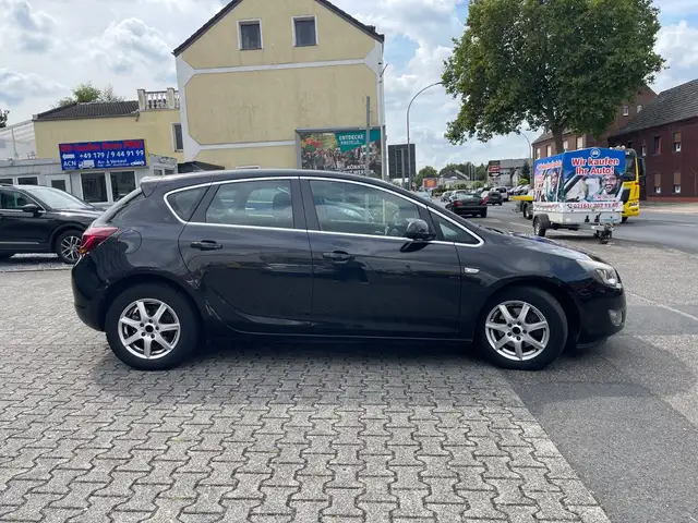 Opel Astra view 8