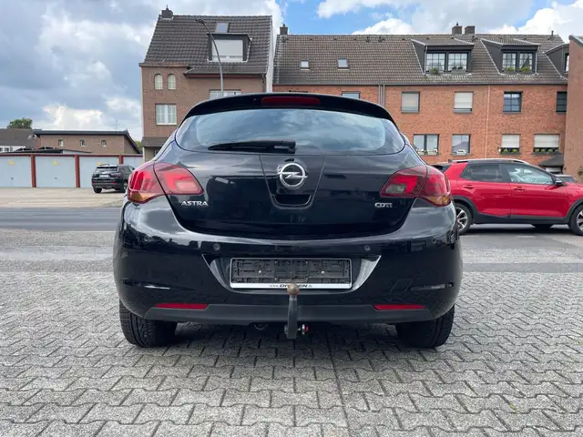 Opel Astra view 5