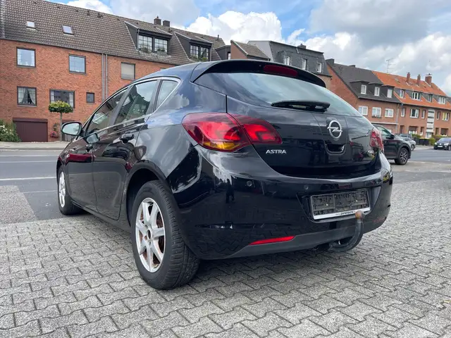 Opel Astra view 6
