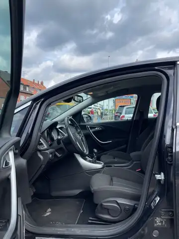 Opel Astra view 13