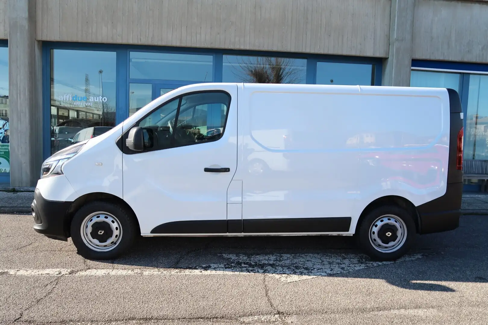 Renault Trafic T29 2.0 dCi 120CV PC-TN Furgone Ice Bianco - 2