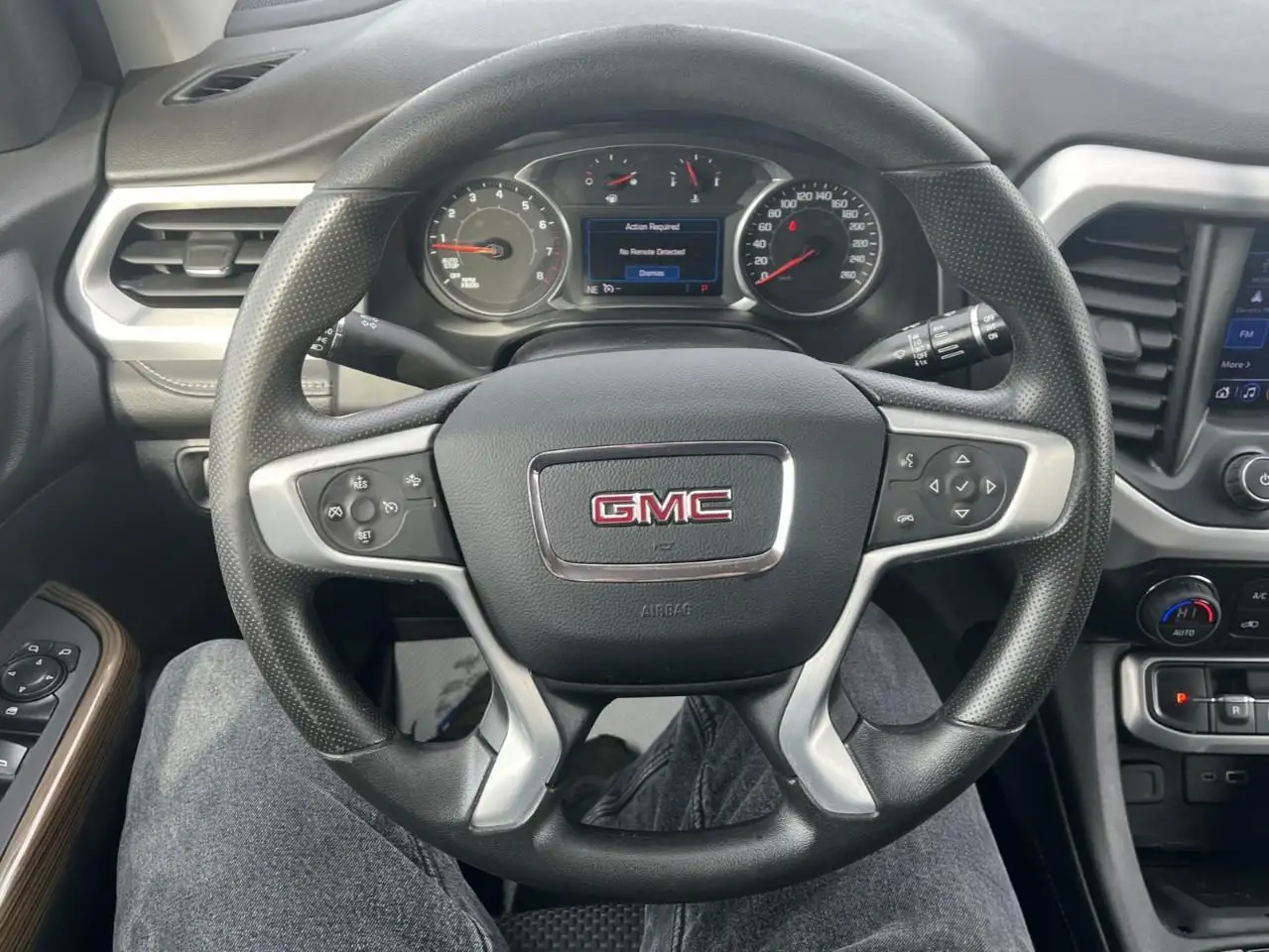 GMC Acadia снимка GMC Acadia