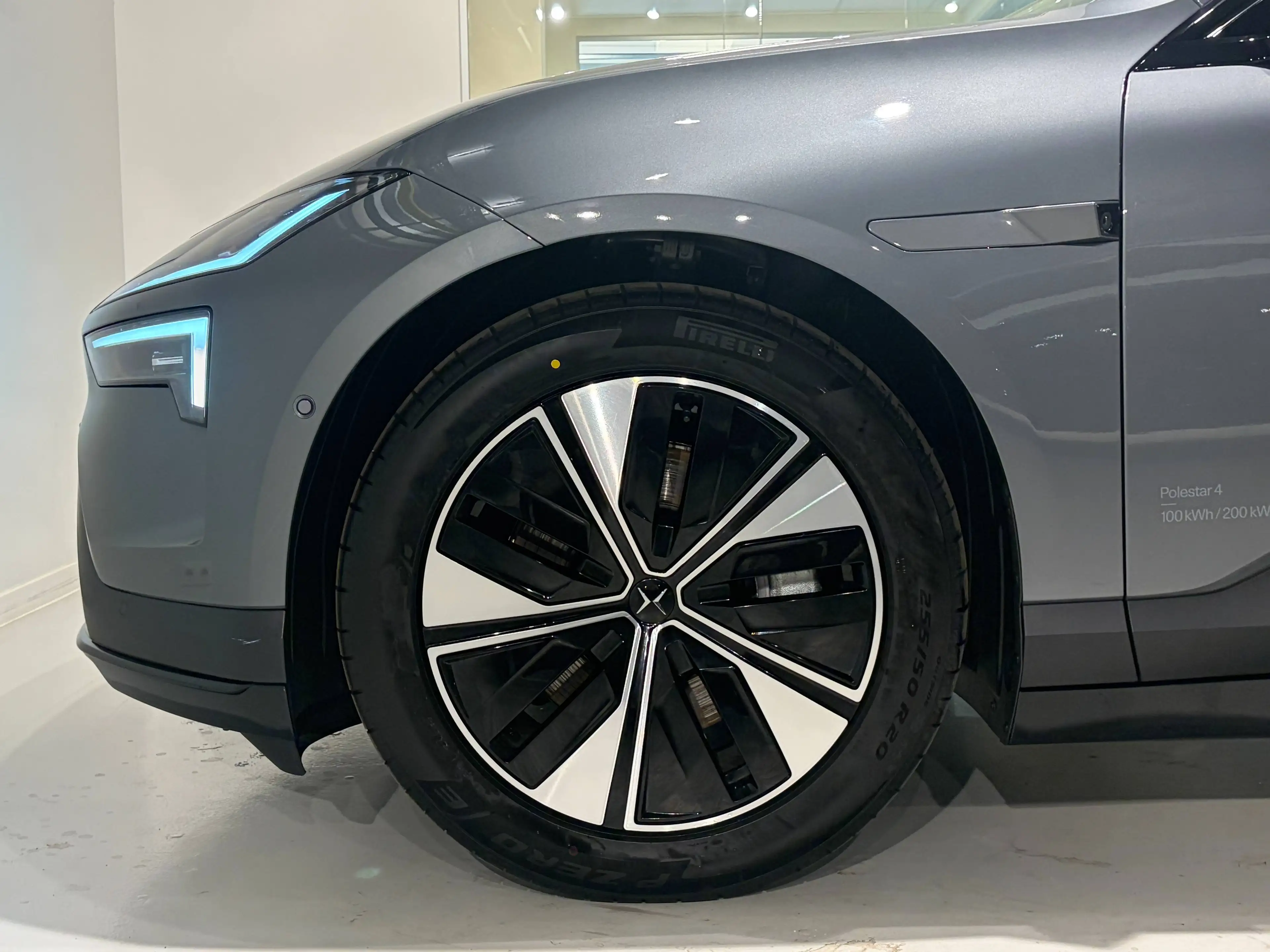 Polestar 4 Polestar 4 Long Range + Pilot + Plus Pack — photo 3