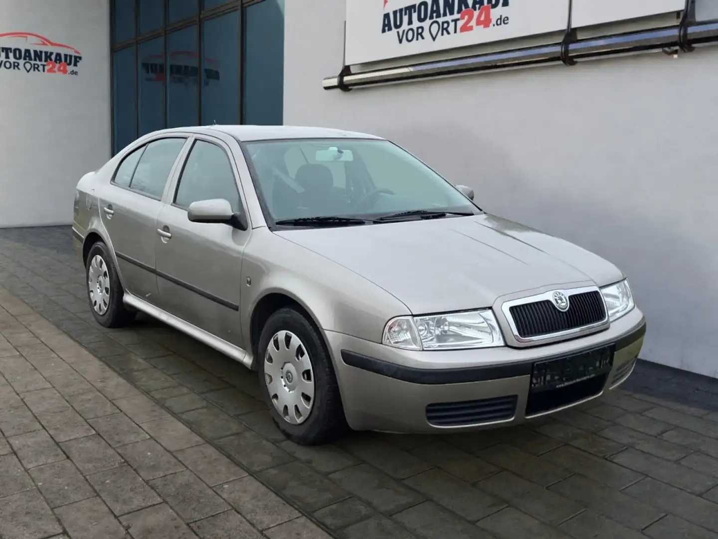 Skoda Octavia Lim.1.6 Tour*Klima* Klima Einparkhilfe Beige - 1