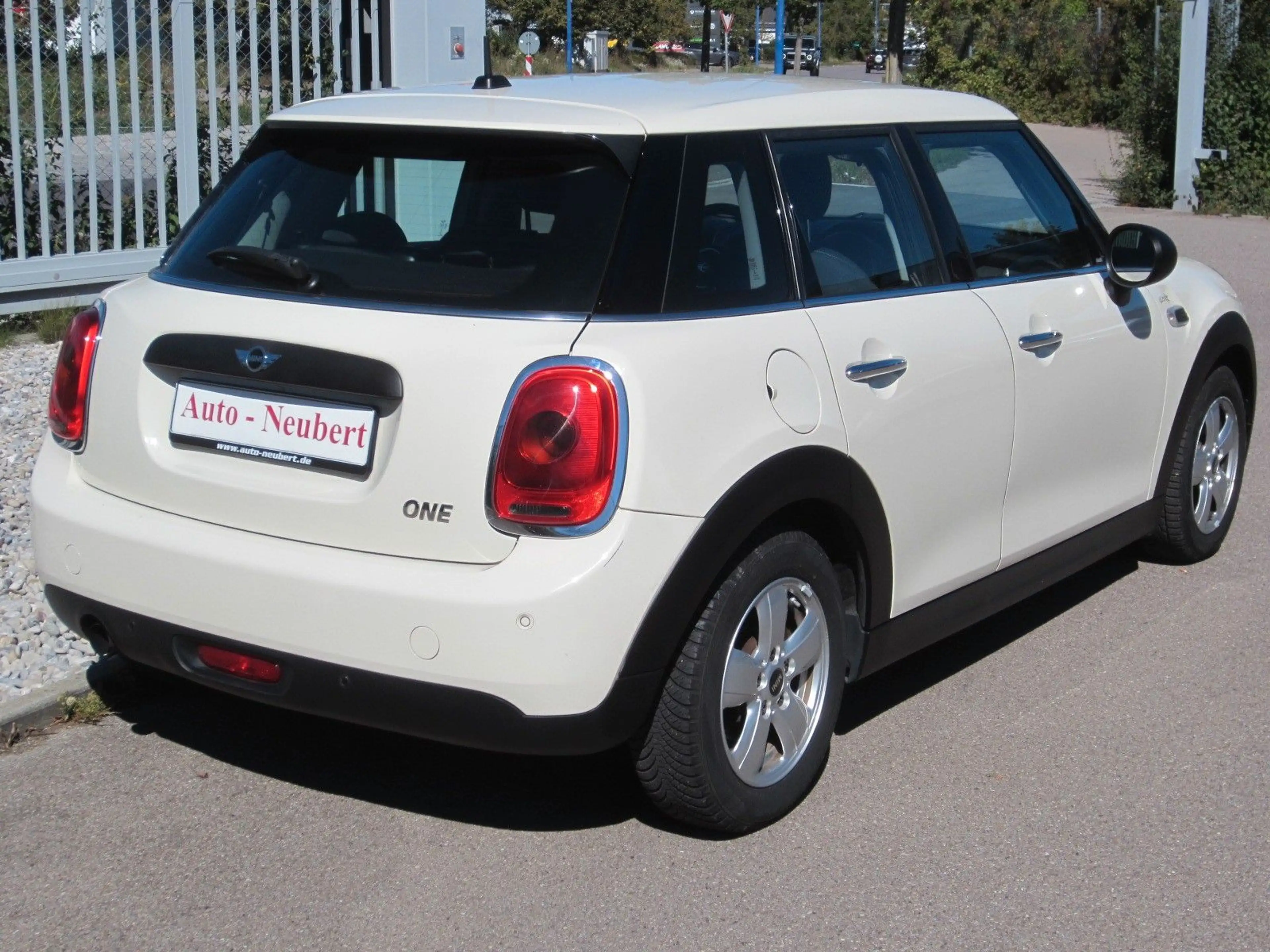 MINI One One — photo 5