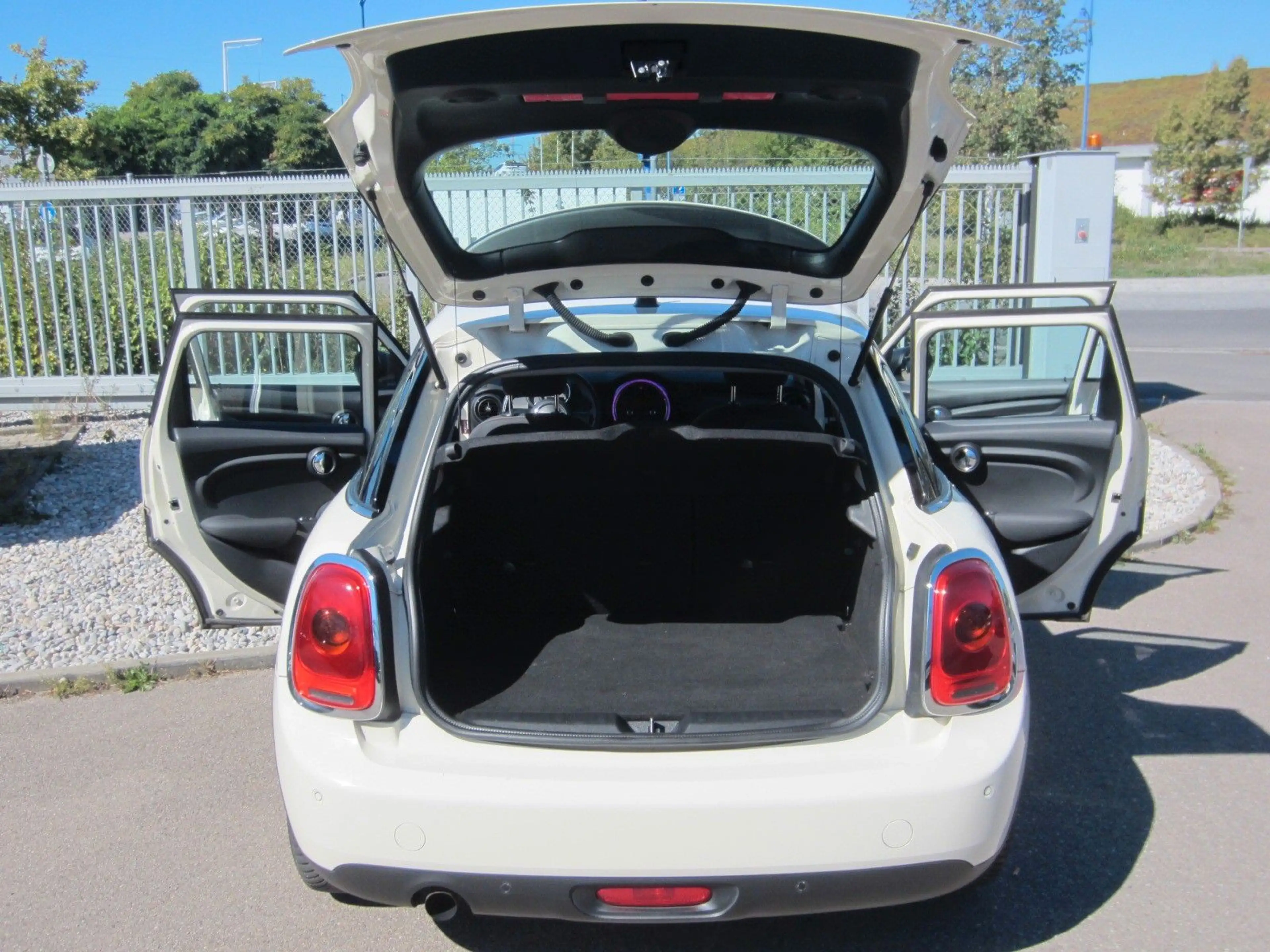 MINI One One — photo 8