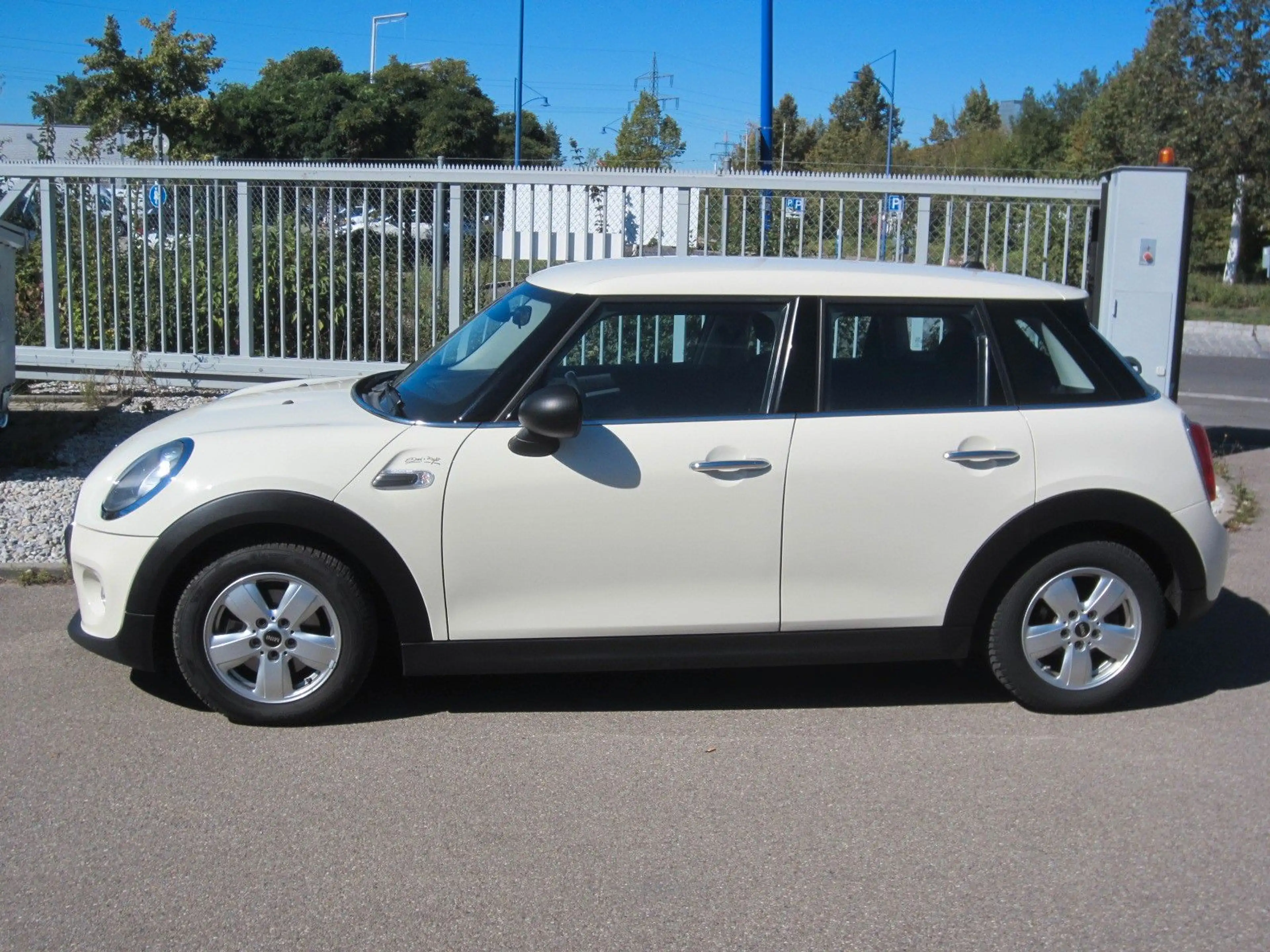 MINI One One — photo 11