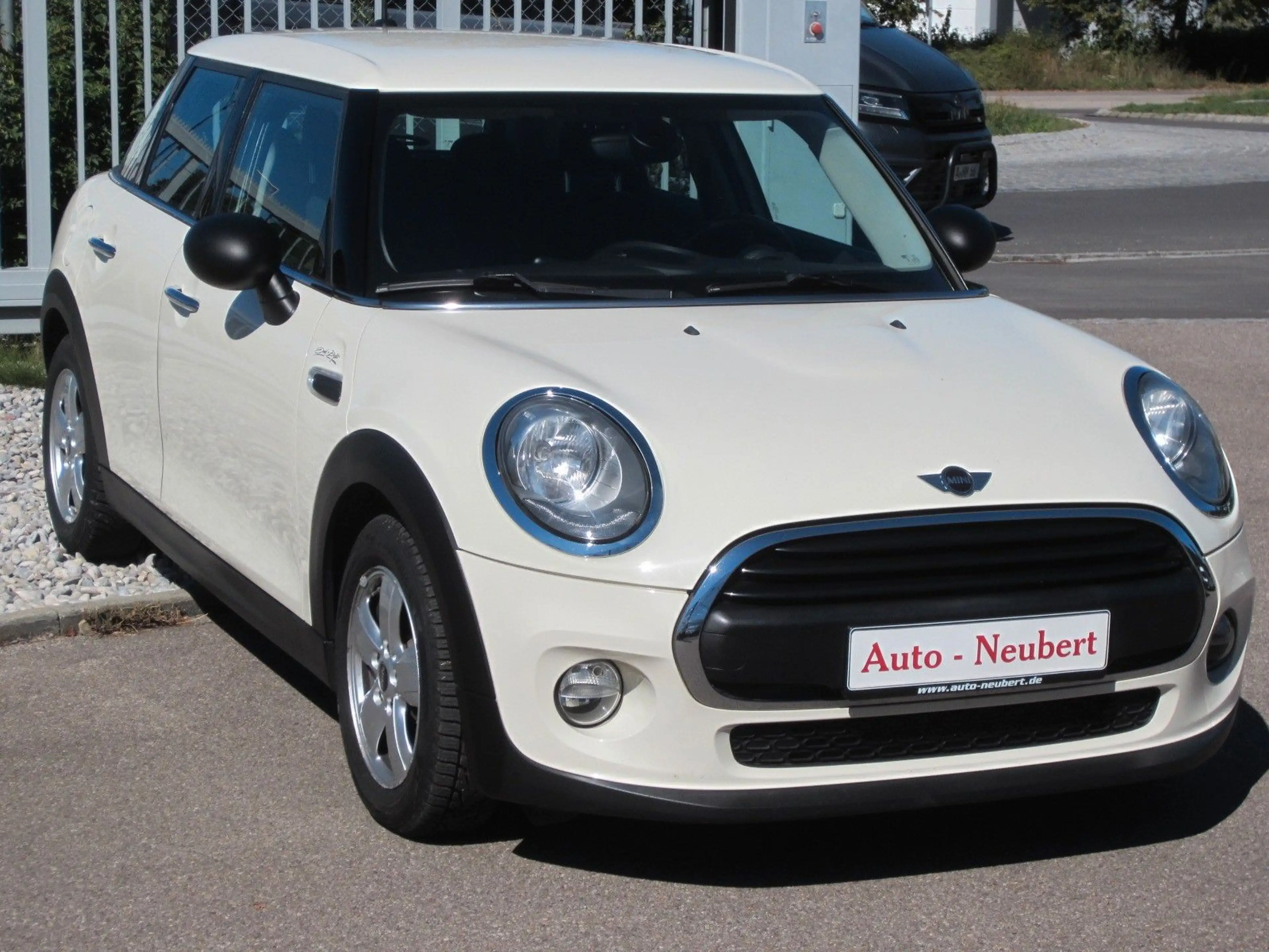MINI One One — photo 13