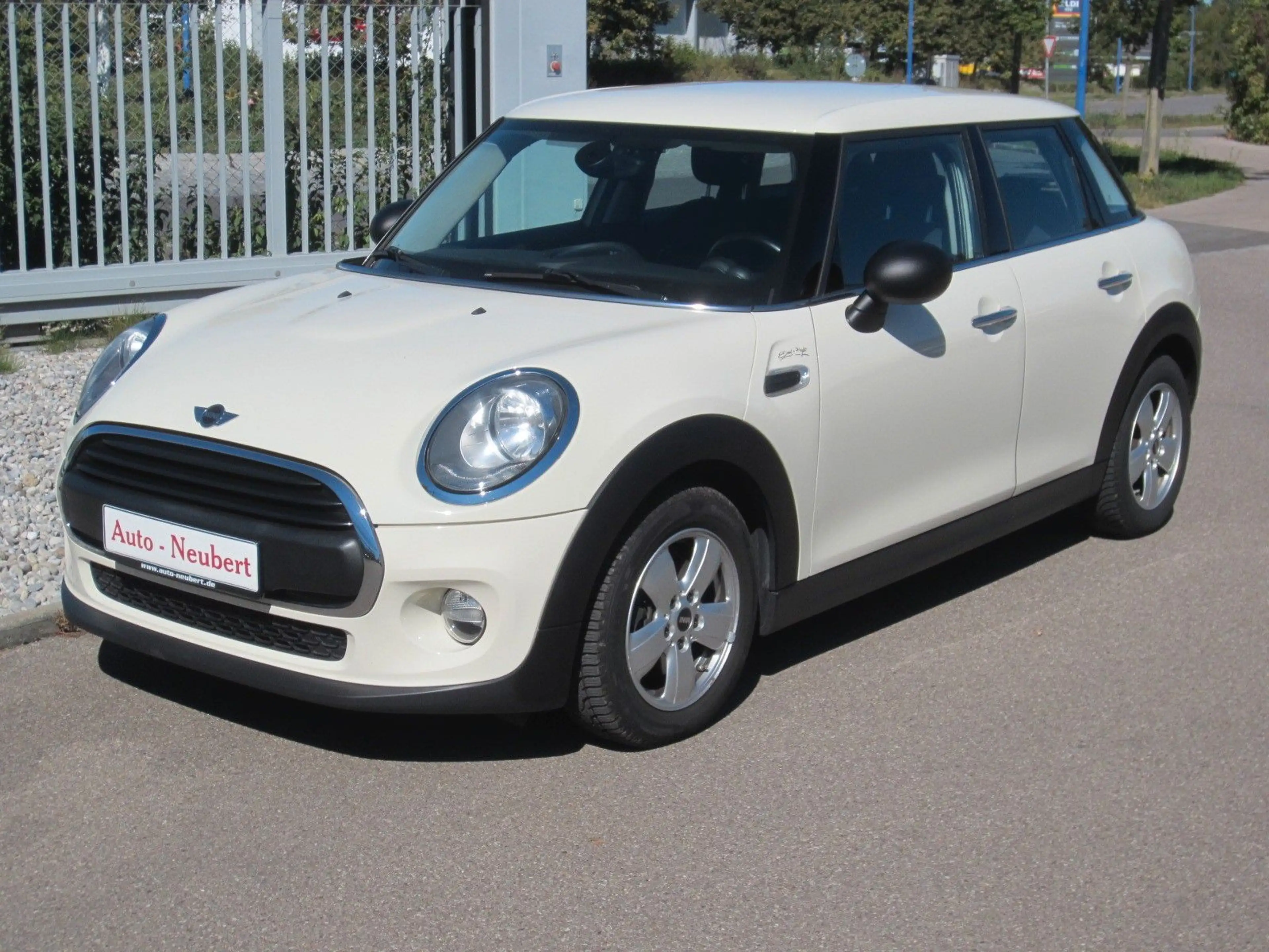 MINI One One — photo 2
