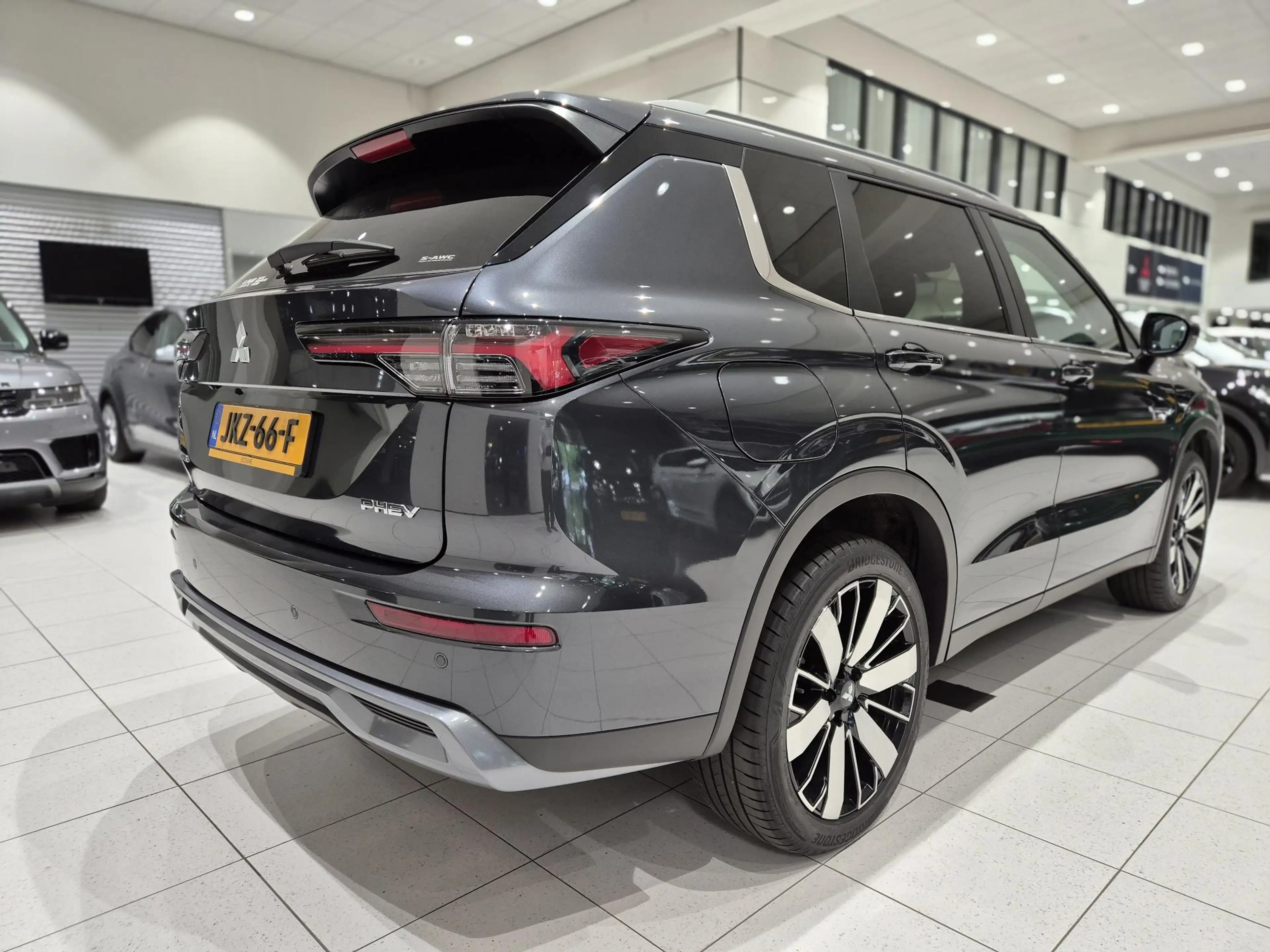 Mitsubishi Outlander 2.4 PHEV First Edition | Navigatie | Stoelverwarmi — photo 2