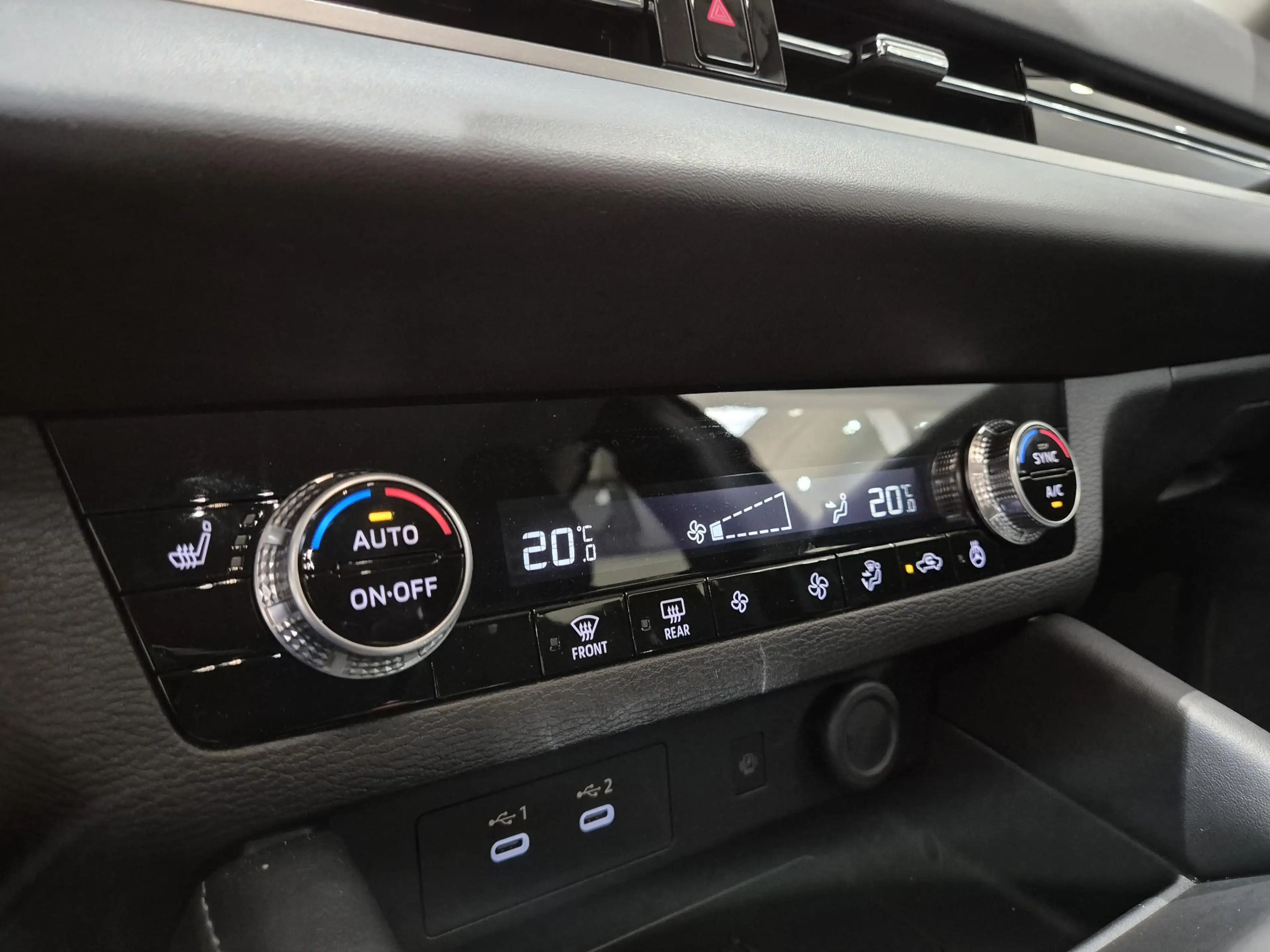 Mitsubishi Outlander 2.4 PHEV First Edition | Navigatie | Stoelverwarmi — photo 13
