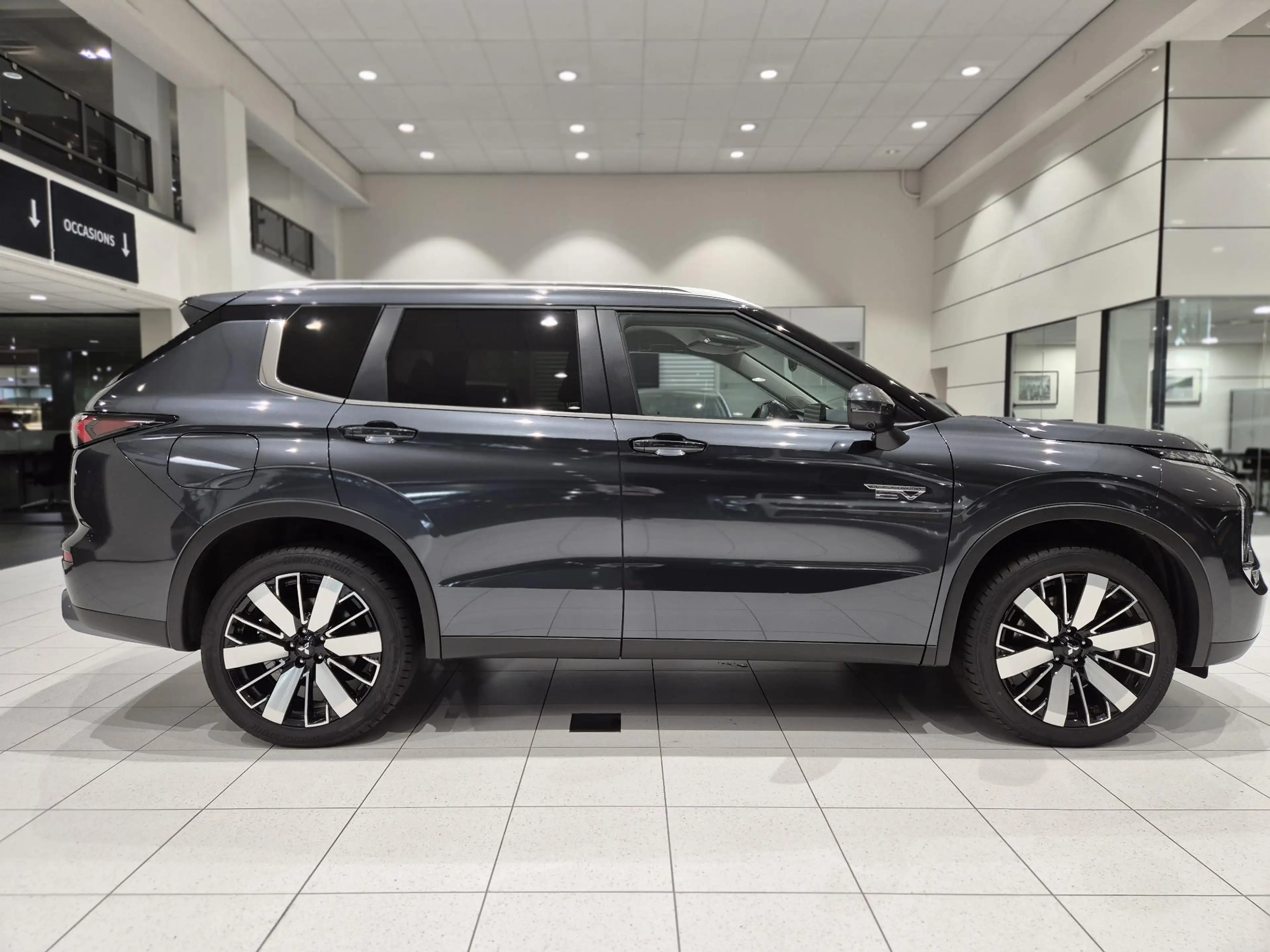 Mitsubishi Outlander 2.4 PHEV First Edition | Navigatie | Stoelverwarmi — photo 19