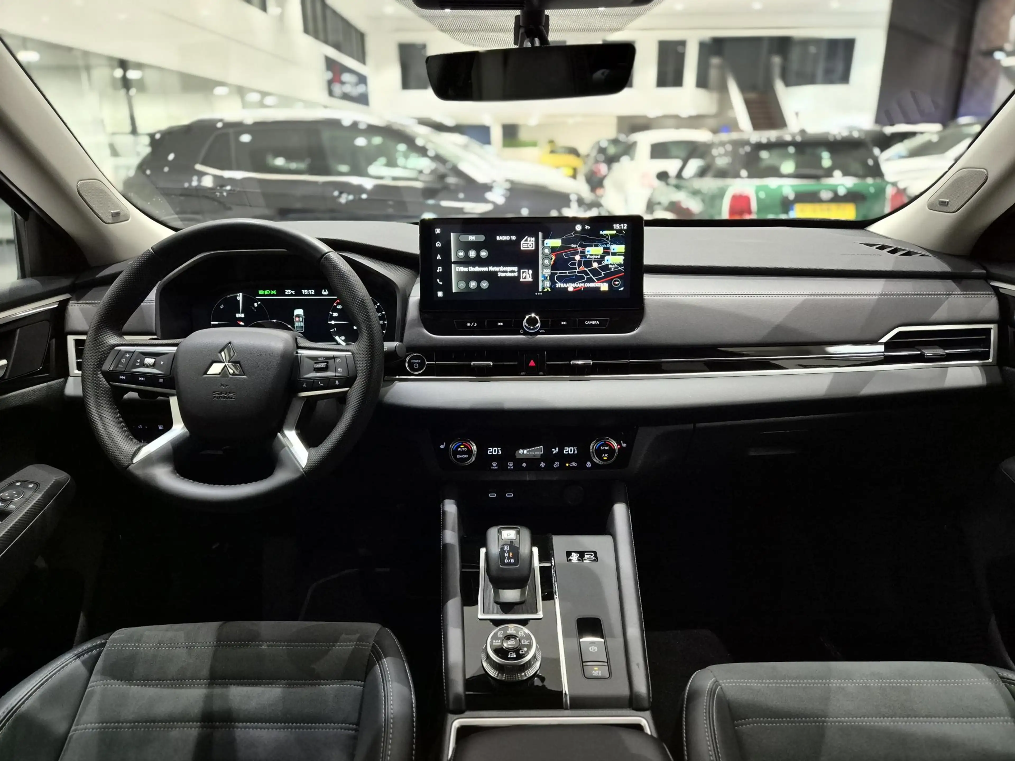 Mitsubishi Outlander 2.4 PHEV First Edition | Navigatie | Stoelverwarmi — photo 26