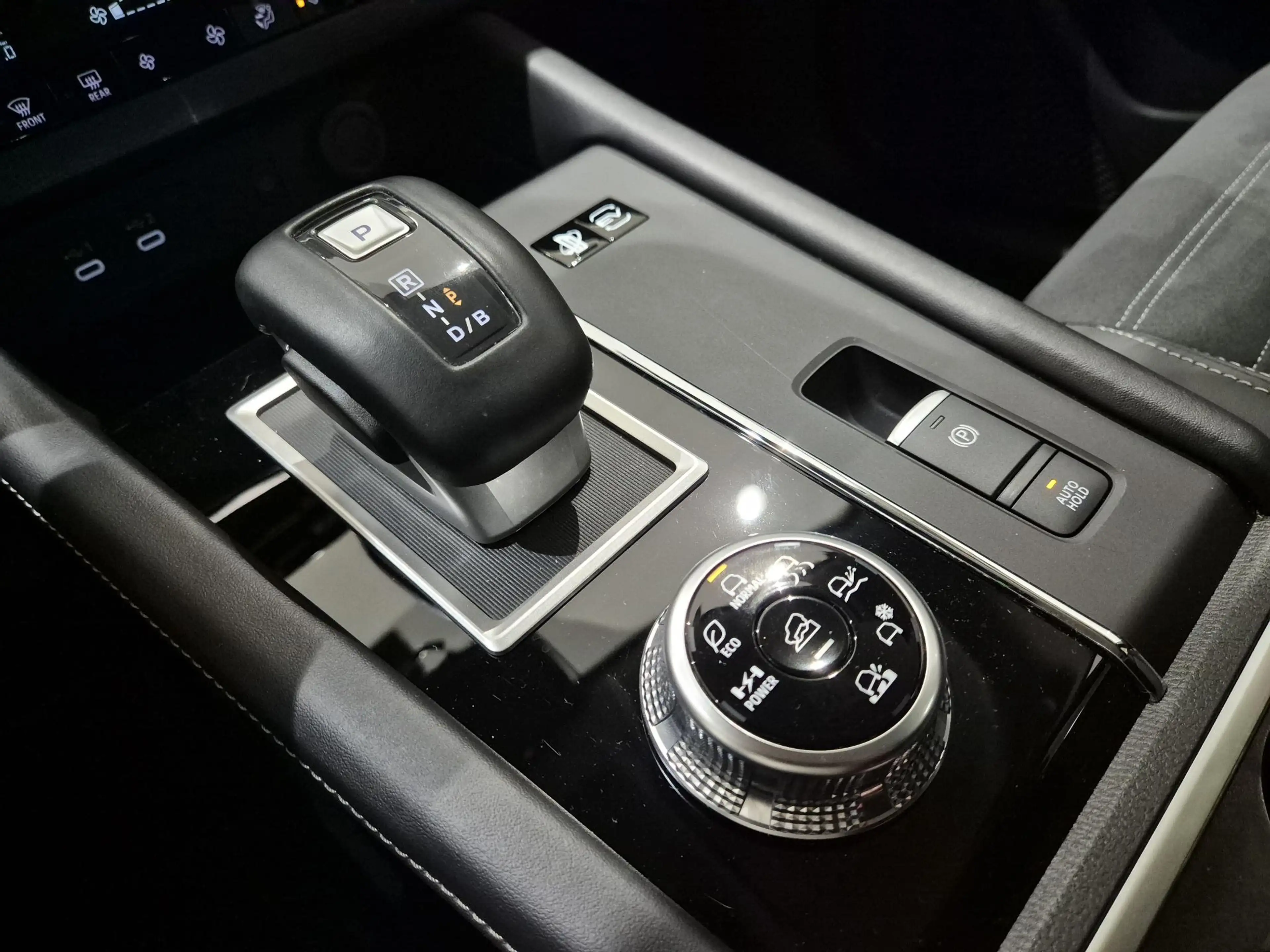 Mitsubishi Outlander 2.4 PHEV First Edition | Navigatie | Stoelverwarmi — photo 25