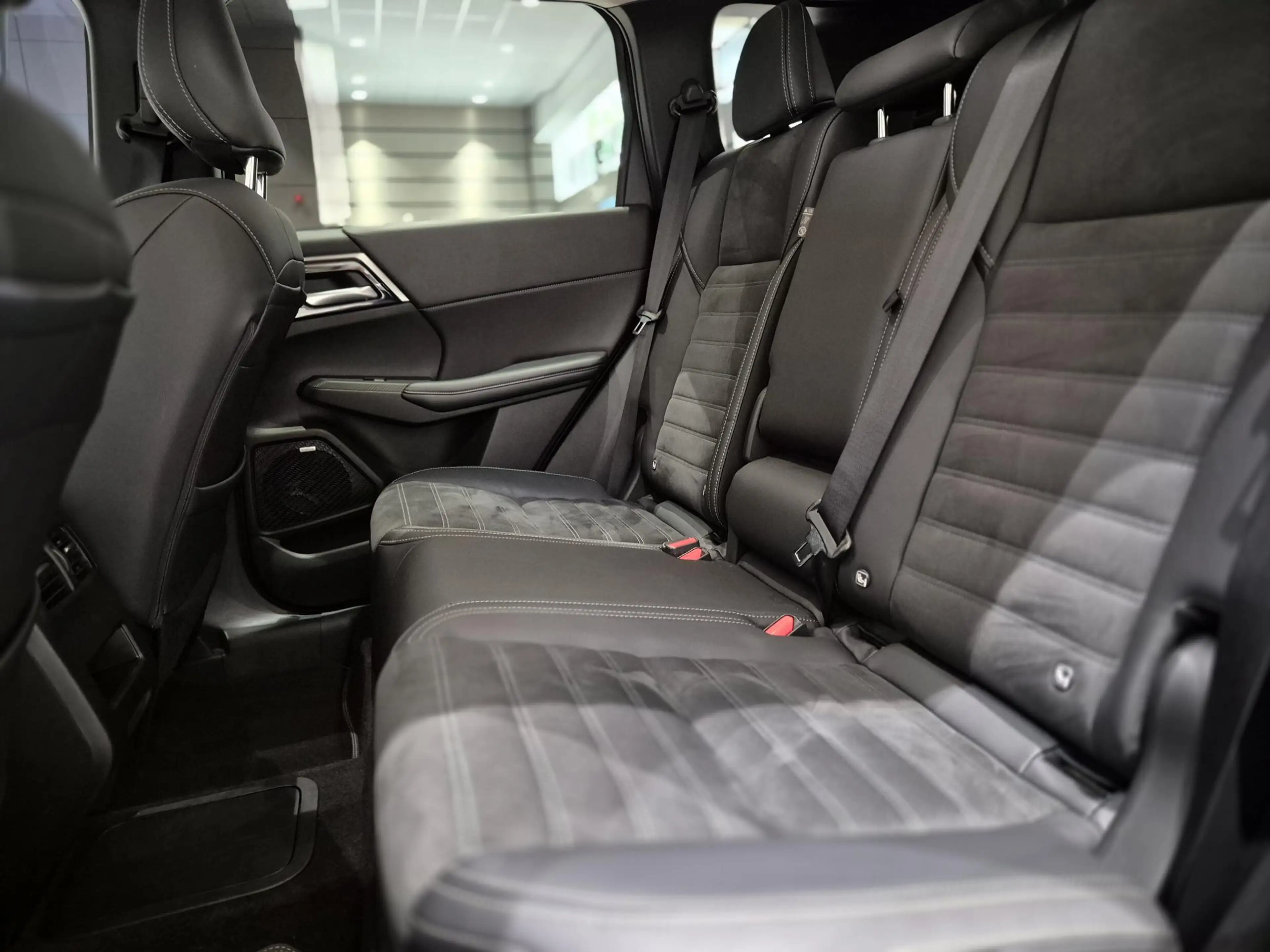 Mitsubishi Outlander 2.4 PHEV First Edition | Navigatie | Stoelverwarmi — photo 8
