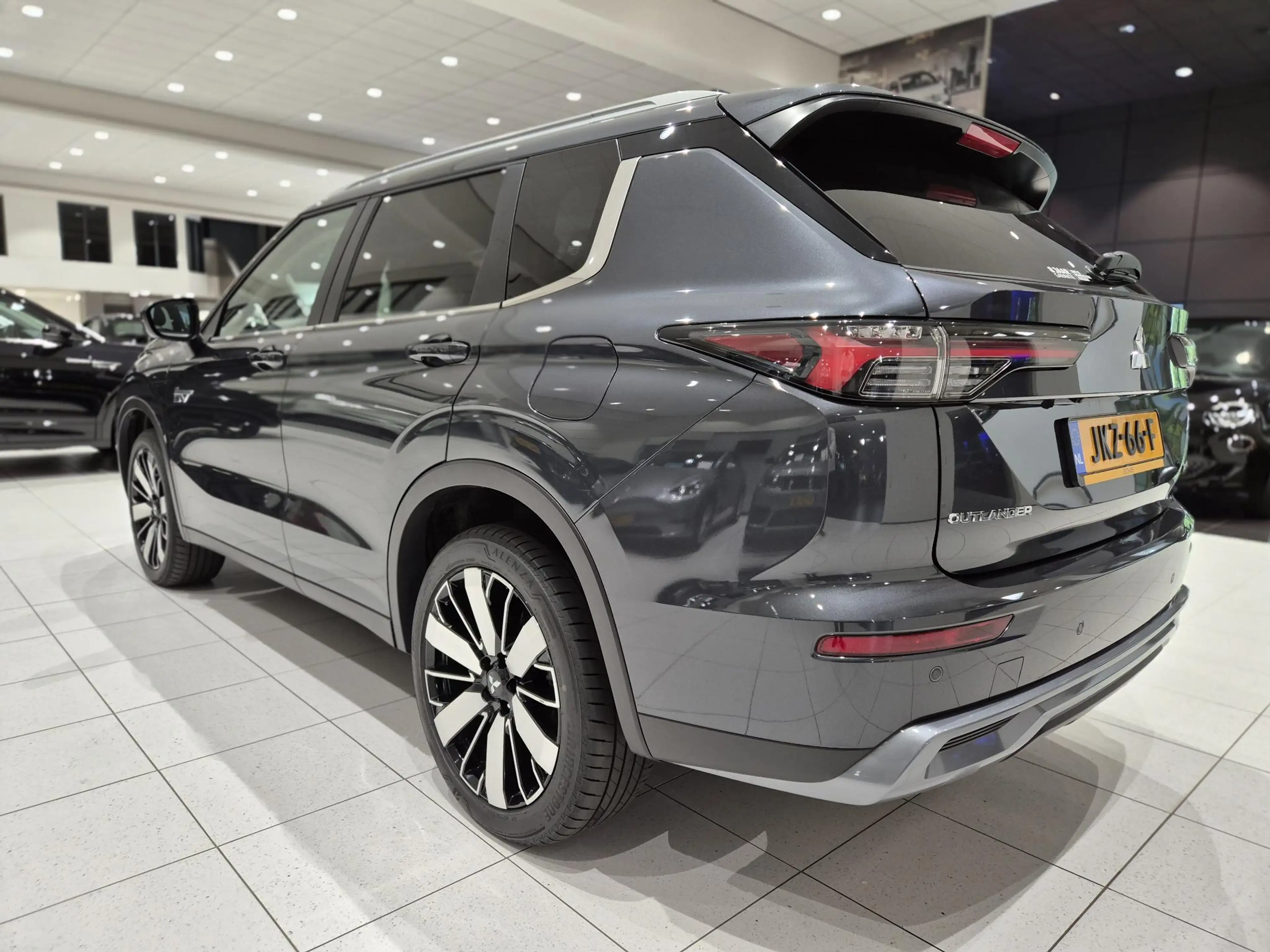 Mitsubishi Outlander 2.4 PHEV First Edition | Navigatie | Stoelverwarmi — photo 6