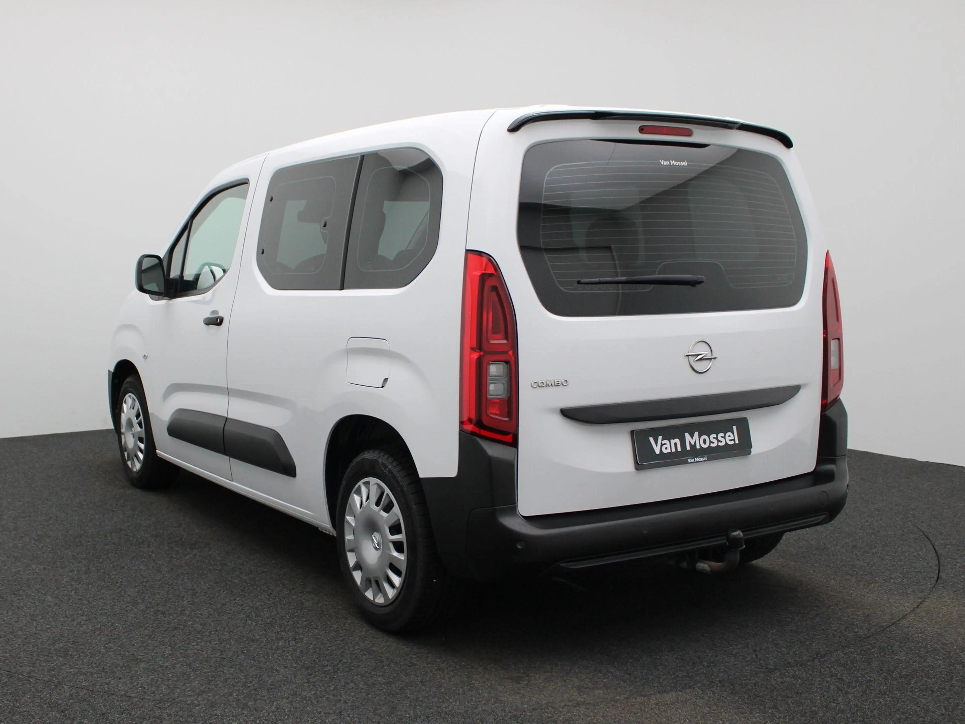 Opel Combo Life 1.5 Turbo D 100 MT6 Edition — photo 2