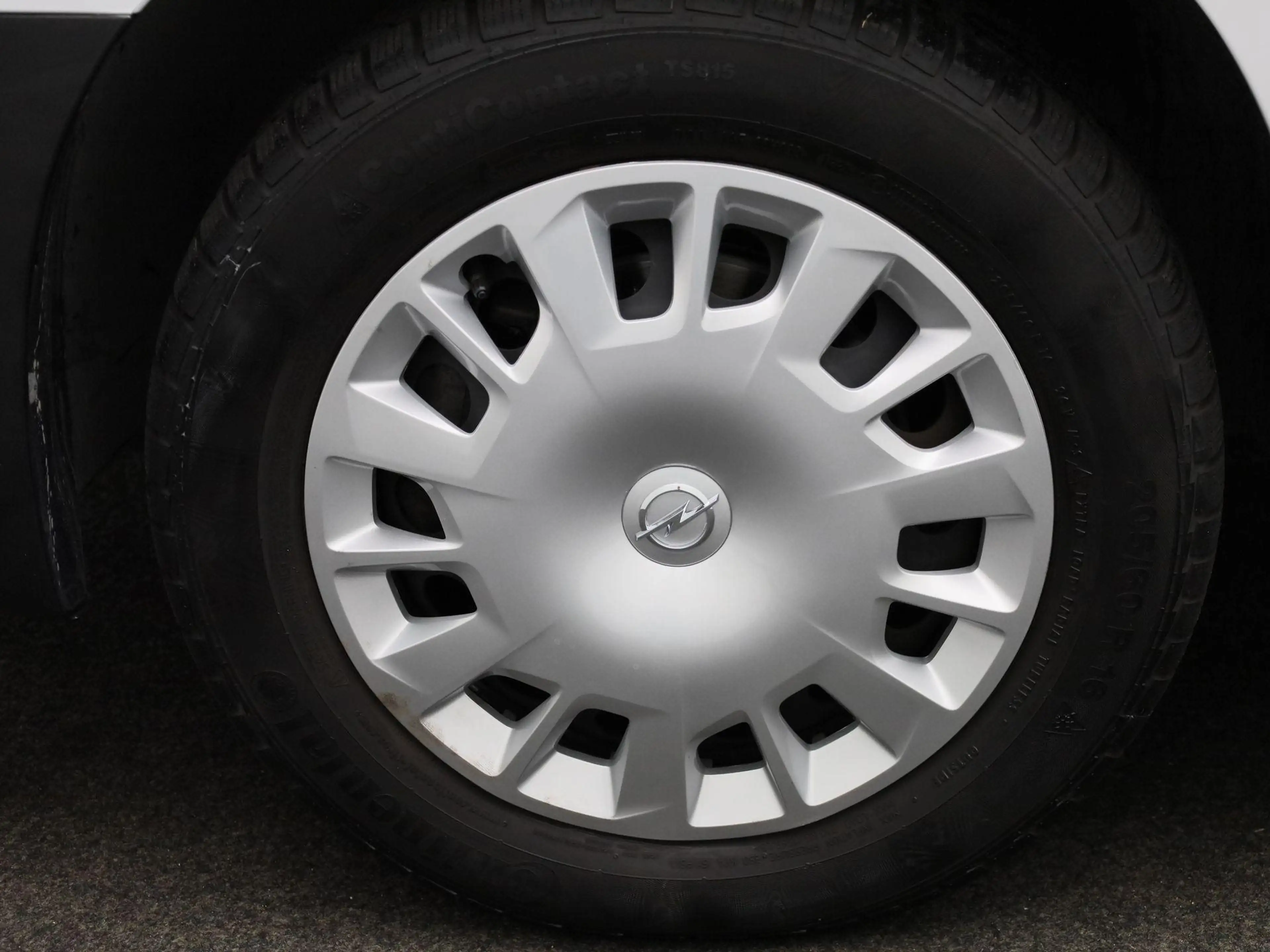 Opel Combo Life 1.5 Turbo D 100 MT6 Edition — photo 10