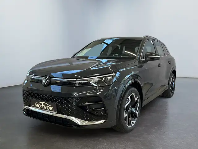 Volkswagen Tiguan view 2