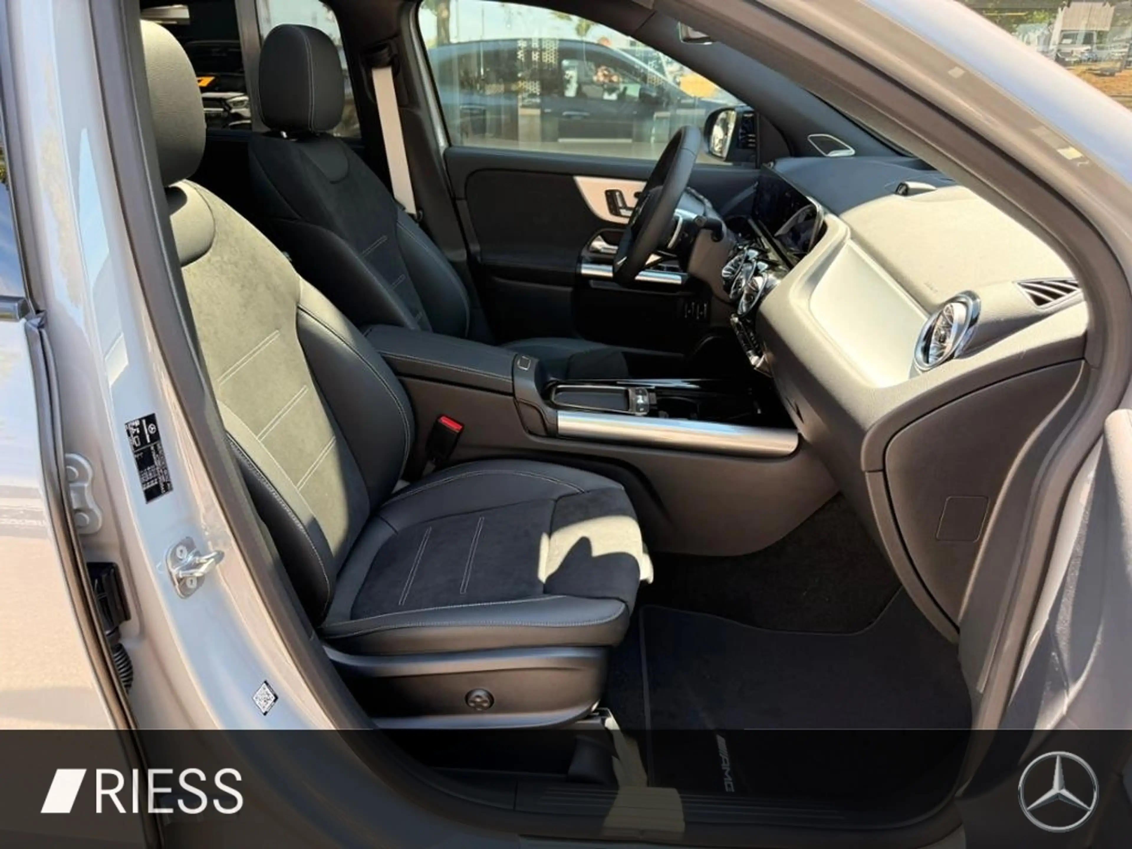 Mercedes-Benz GLA 250 e mit EQ Hybrid Technologie 360 ACC AHK — photo 10