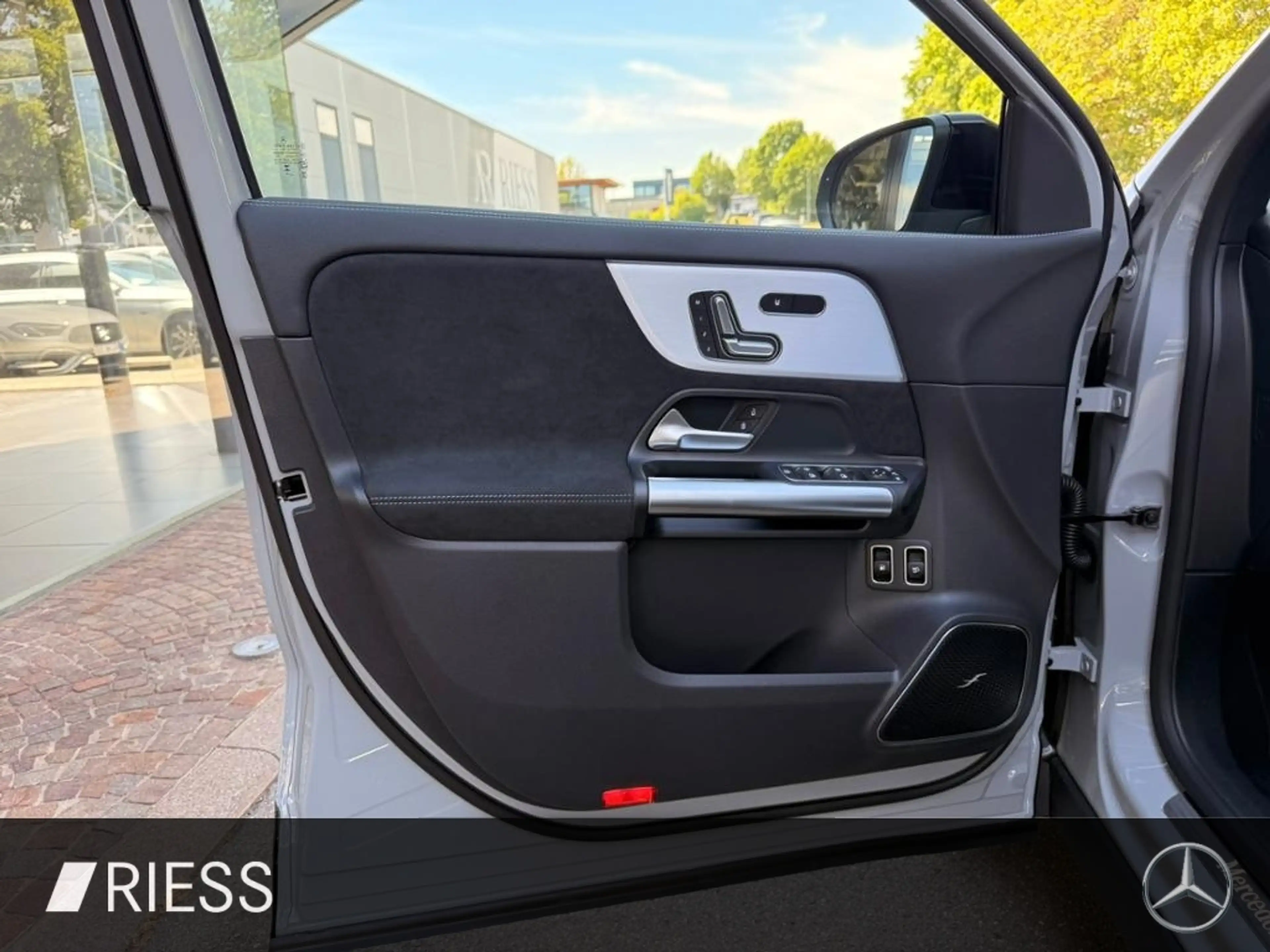 Mercedes-Benz GLA 250 e mit EQ Hybrid Technologie 360 ACC AHK — photo 4