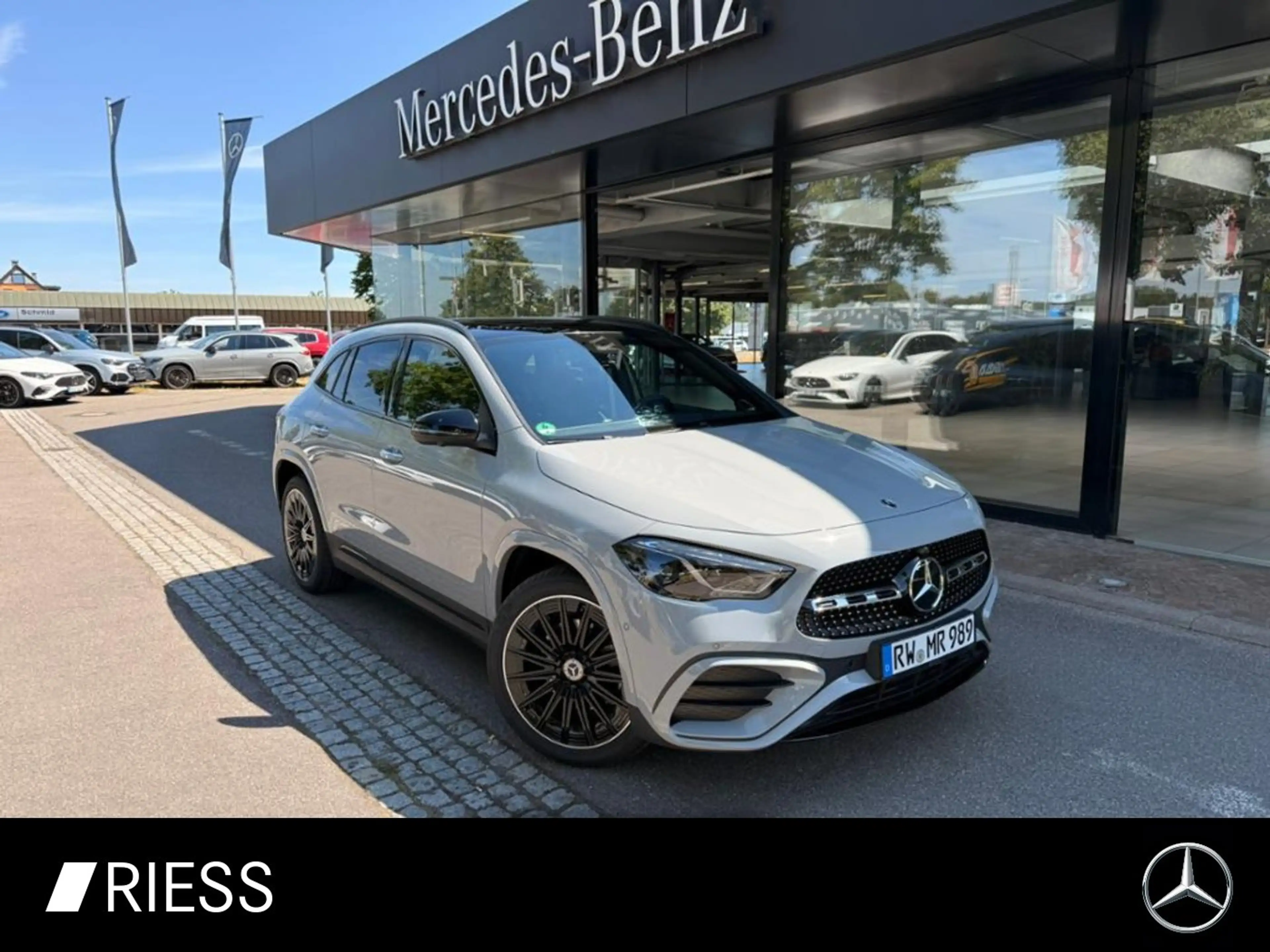 Mercedes-Benz GLA 250 e mit EQ Hybrid Technologie 360 ACC AHK