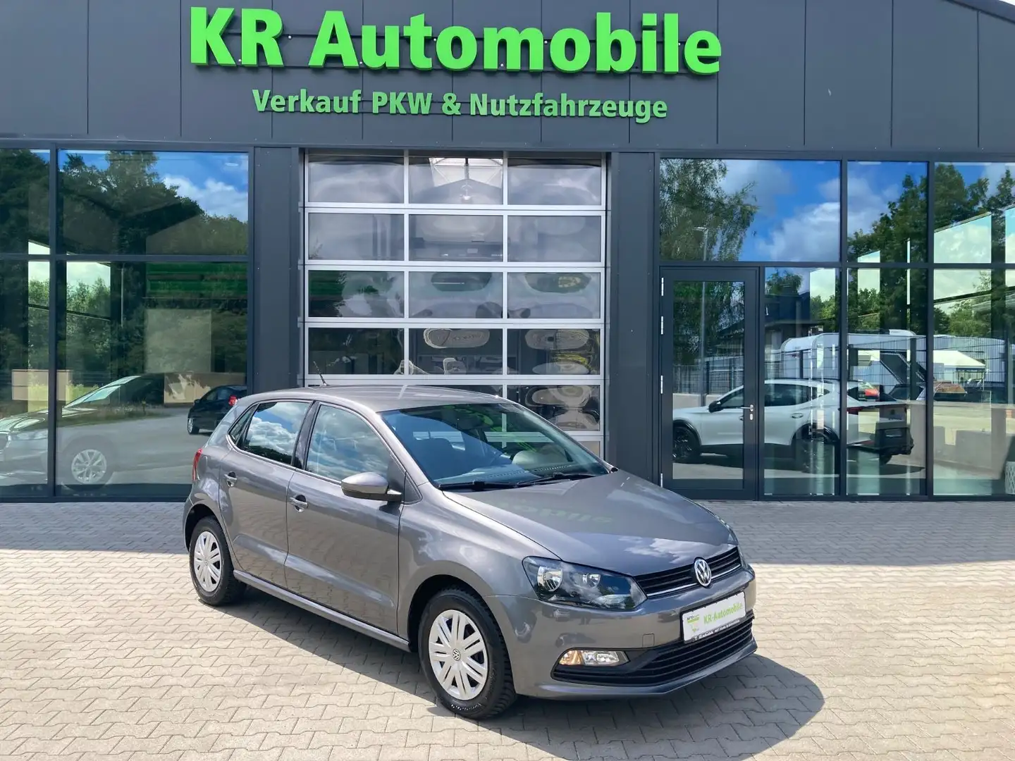 Volkswagen Polo V Trendline aus 1. Hand Gris - 1