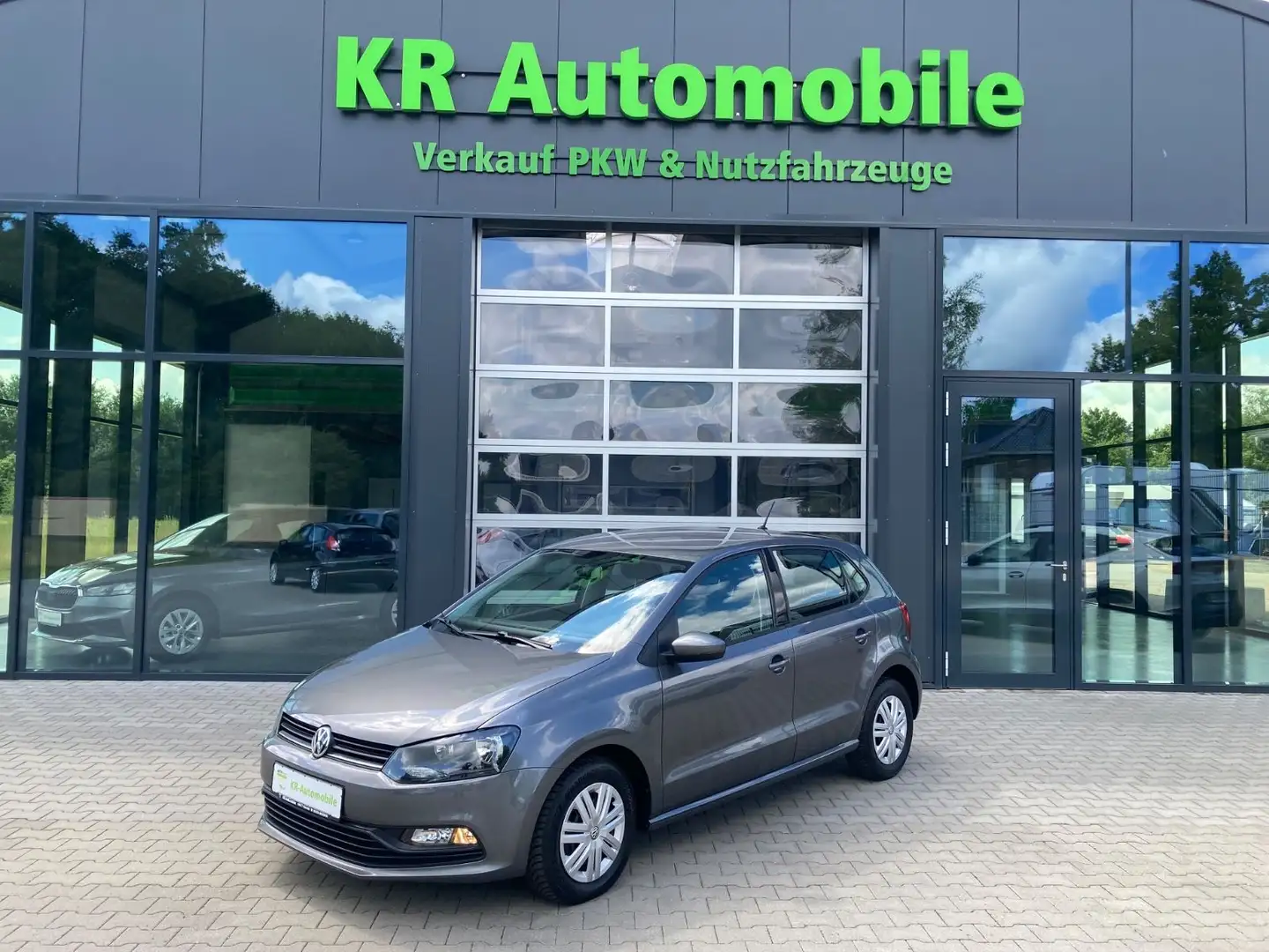 Volkswagen Polo V Trendline aus 1. Hand Gris - 2