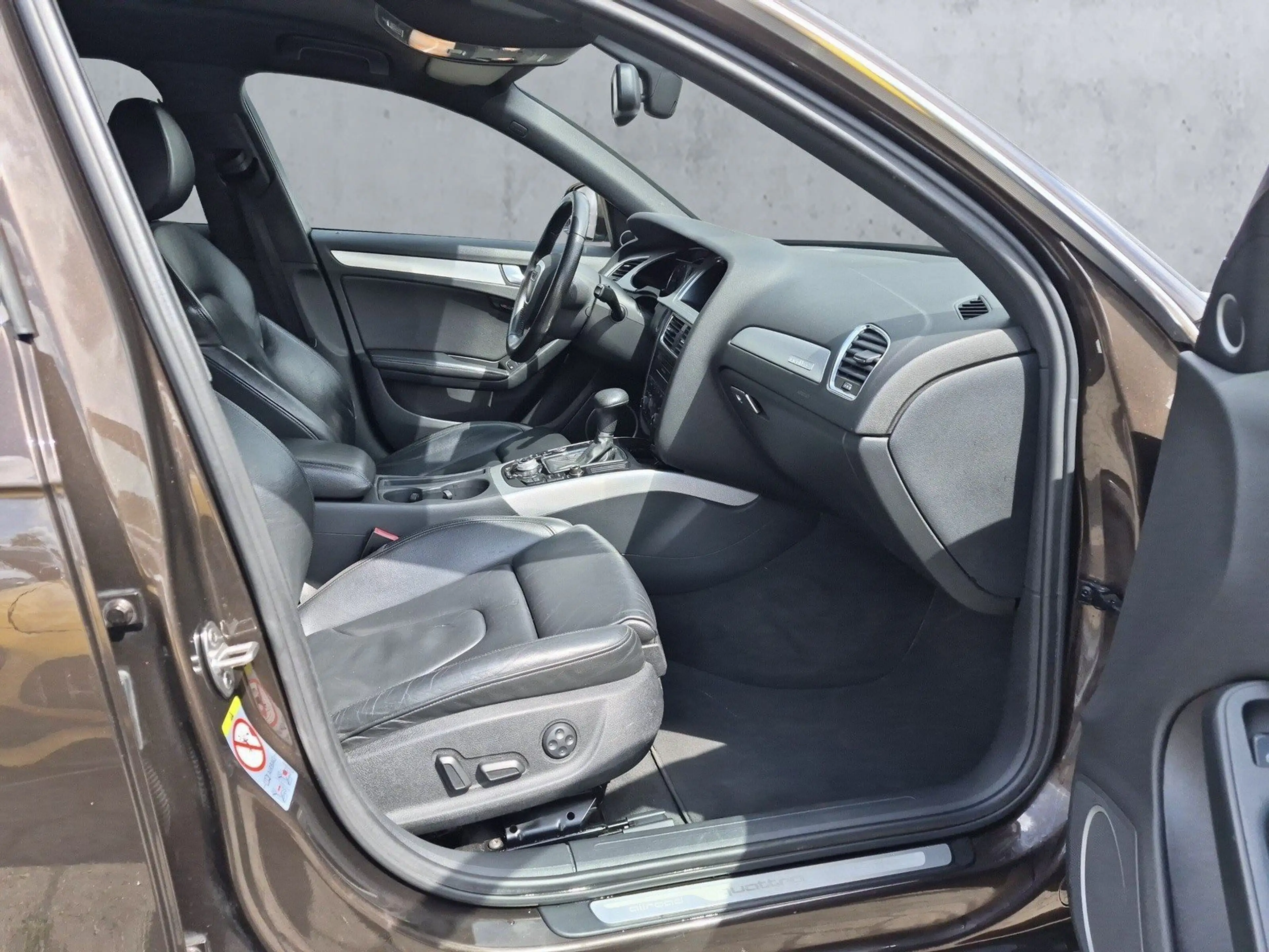 Audi A4 allroad B&O+Memory+AHK+Xenon — photo 14