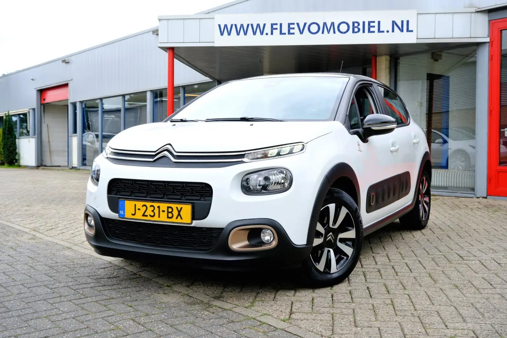 Citroen C3 1.2 PureTech Shine 5-drs *40.400km!* Navi|1e Eig|C Wit - 1